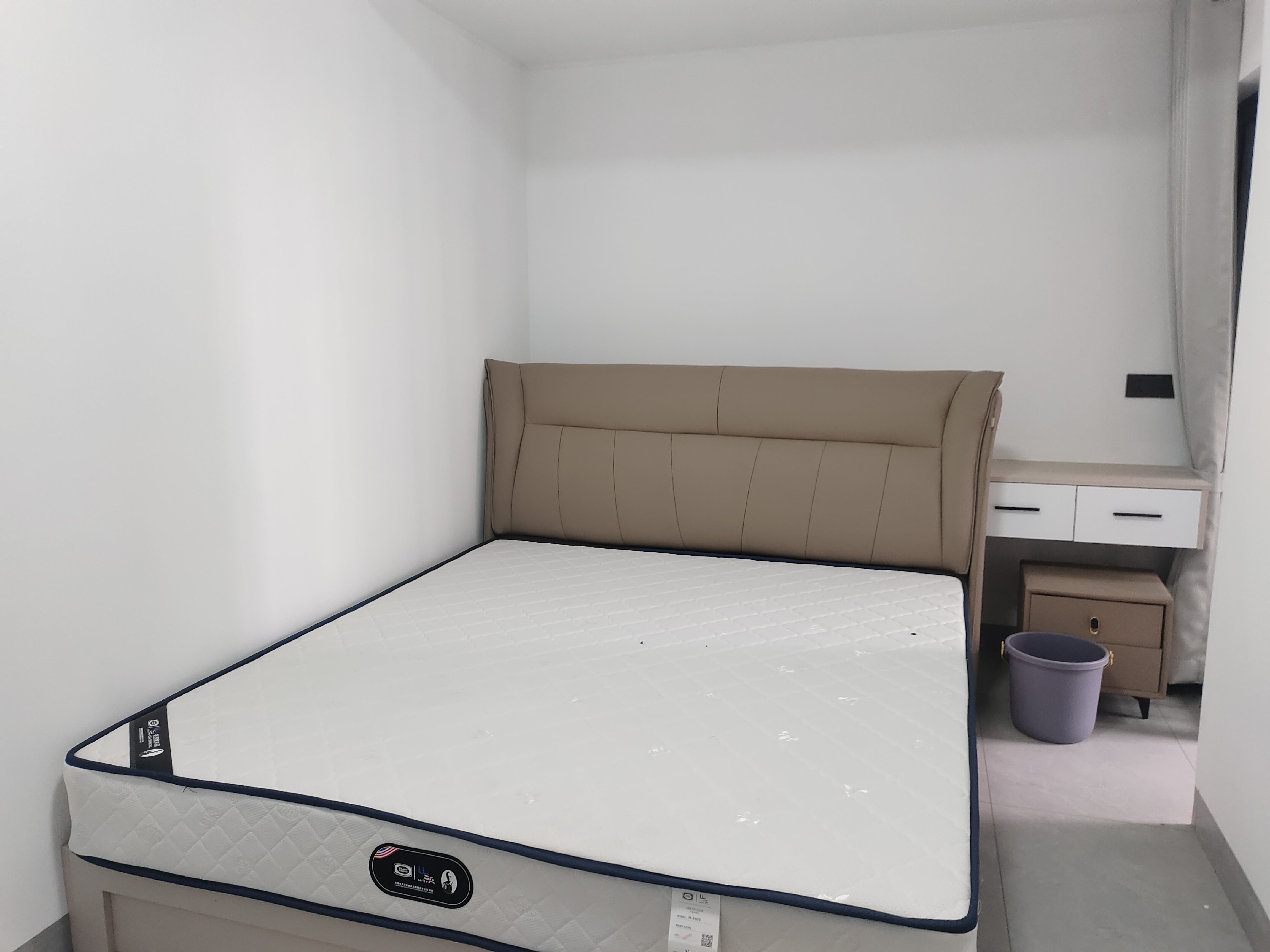 芷兰公馆西区 3室2厅1卫 2350.0元/月 芷兰公馆西区 3室2厅1卫 2350.0元/月室内图