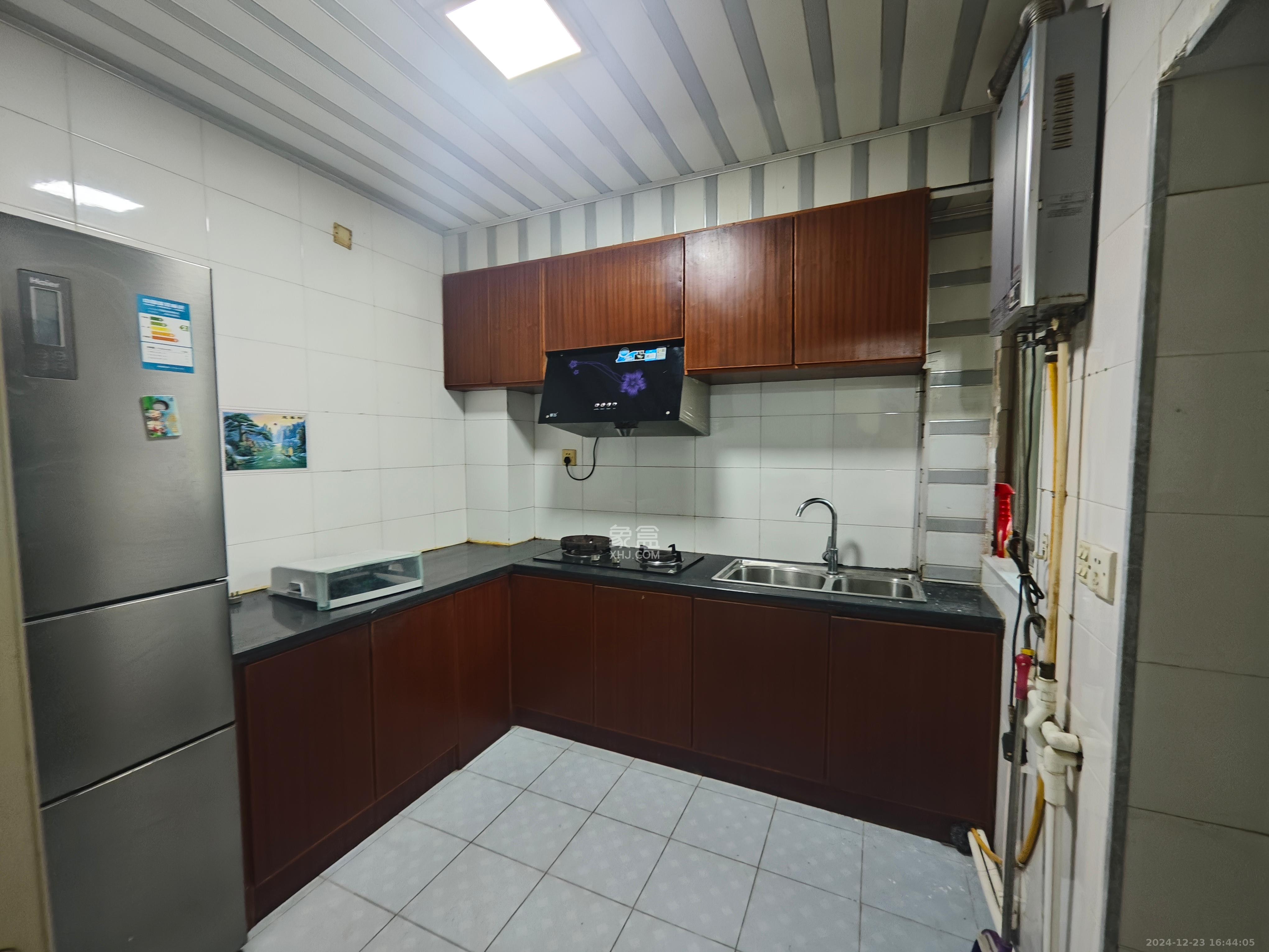 洞井一小区 1室2厅1卫 1800.0元/月 洞井一小区 1室2厅1卫 1800.0元/月室内图