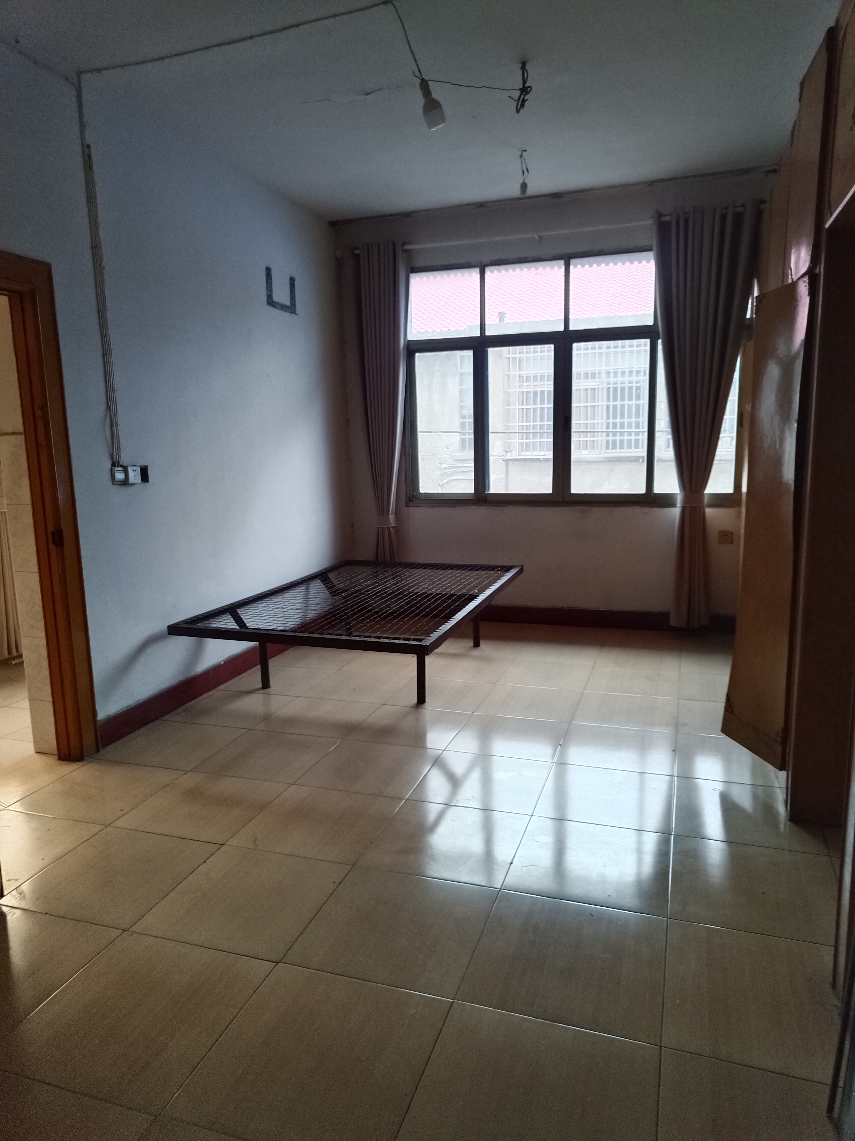 五金百货小区 1室0厅0卫 1000.0元/月 五金百货小区 1室0厅0卫 1000.0元/月室内图