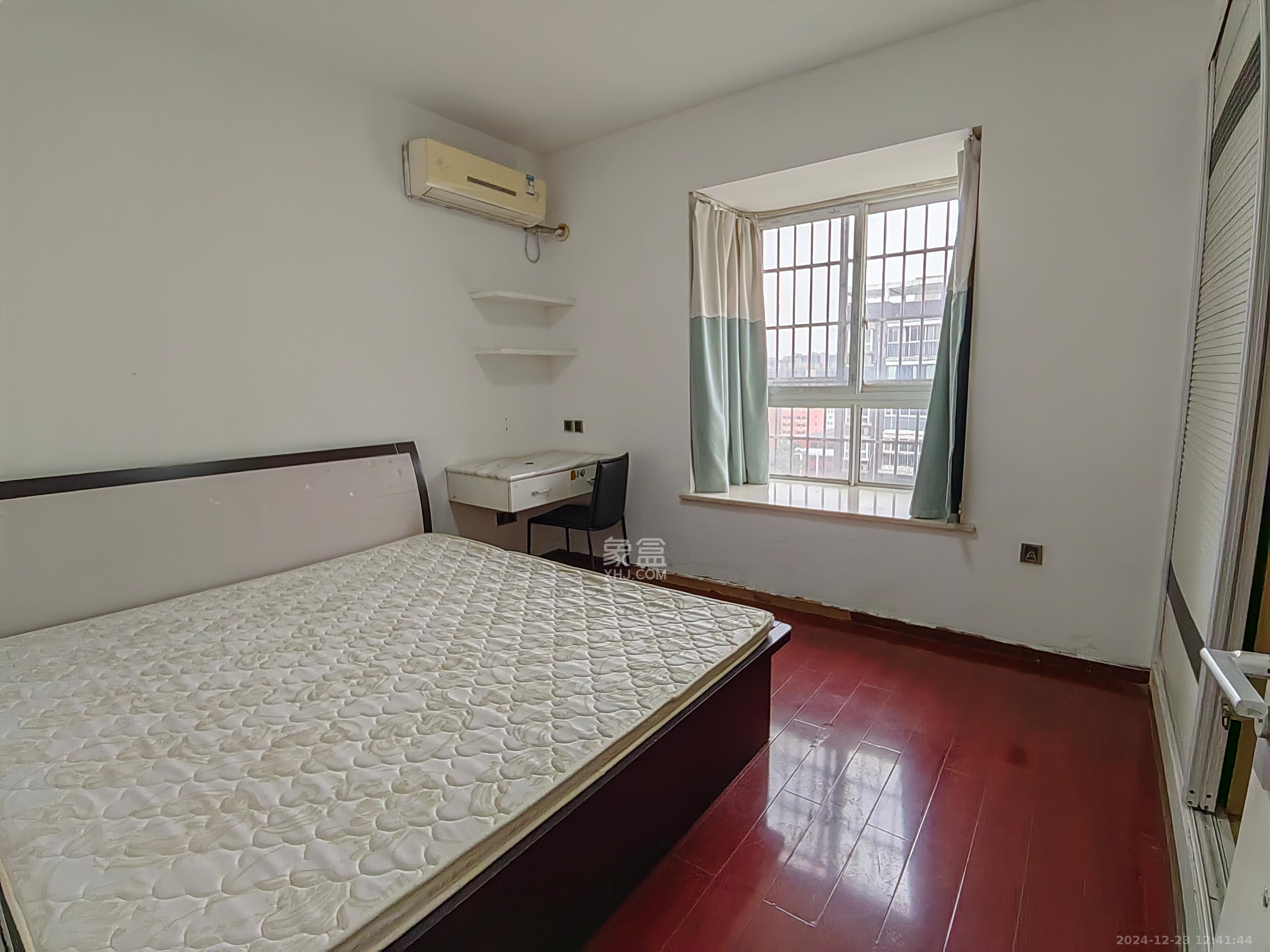 世景华庭  3室2厅2卫    1600.0元/月室内图