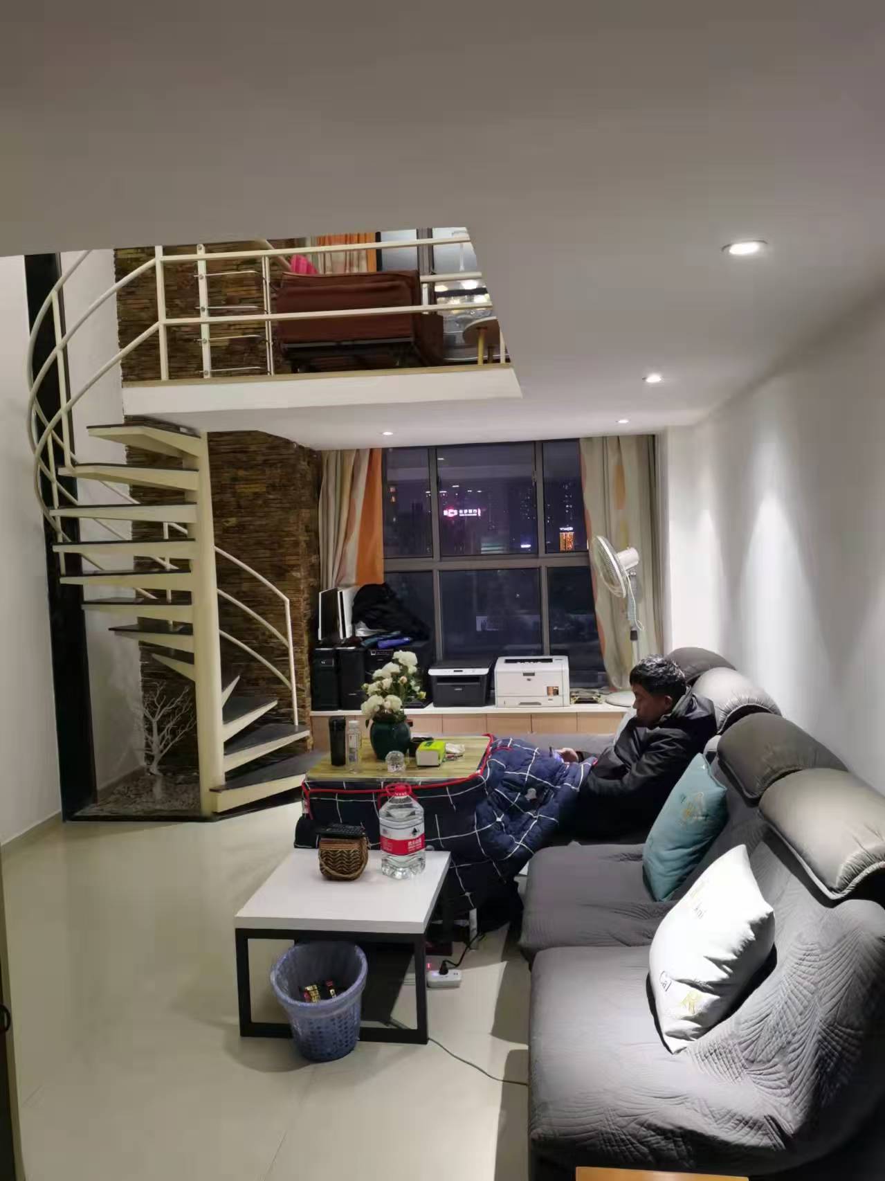 金城新正华 1室1厅1卫 1400.0元/月 金城新正华 1室1厅1卫 1400.0元/月室内图