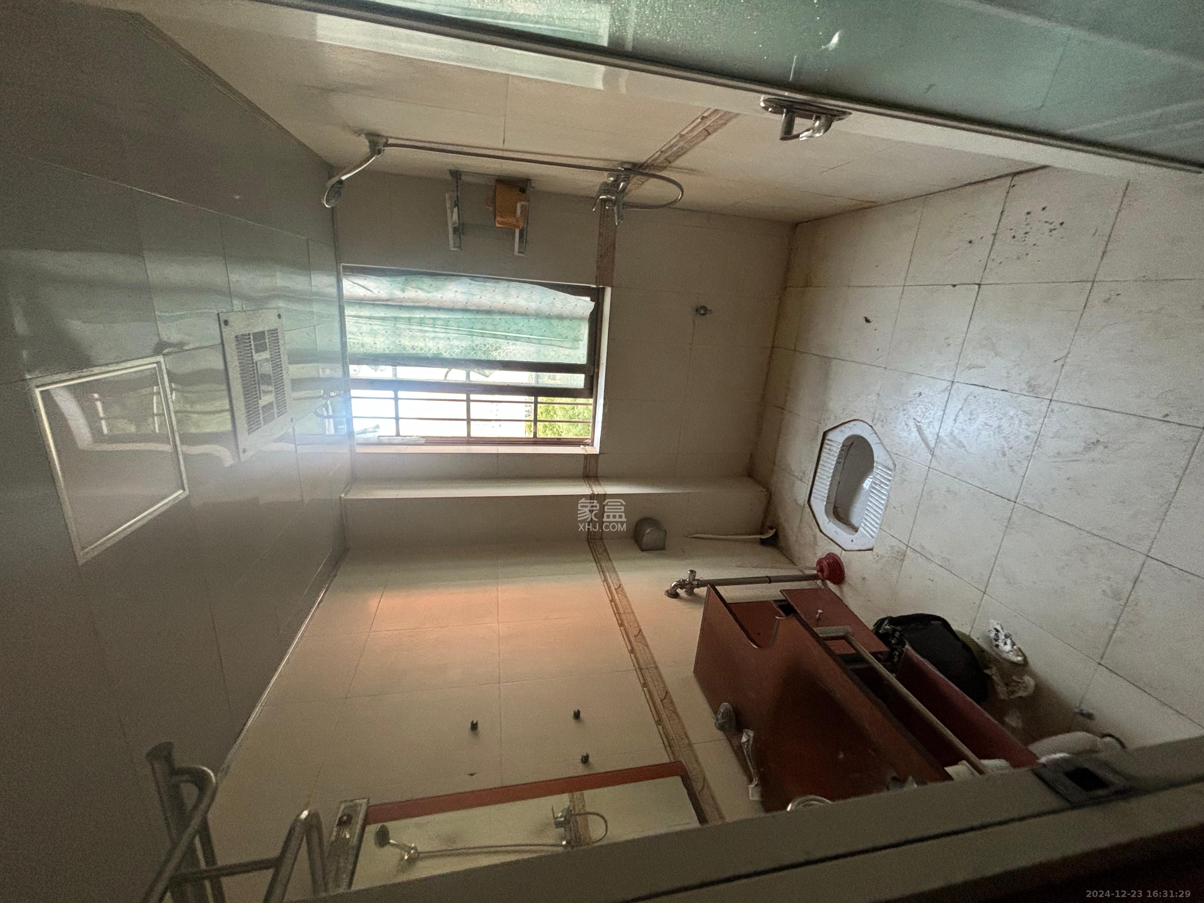 莲湖汽配城  4室2厅1卫    2399.0元/月室内图