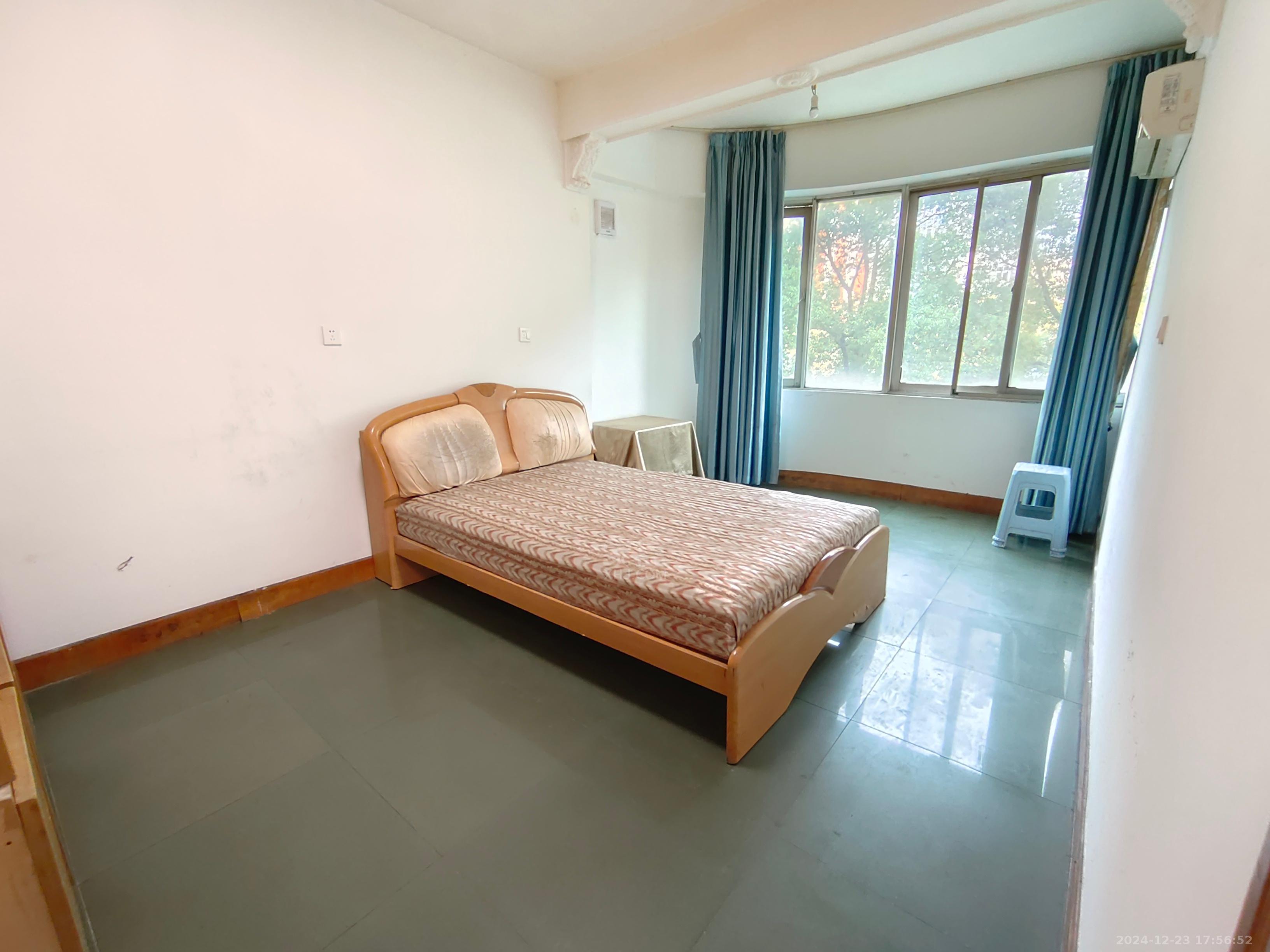 嵩山公寓 1室1厅1卫 1100.0元/月 嵩山公寓 1室1厅1卫 1100.0元/月室内图