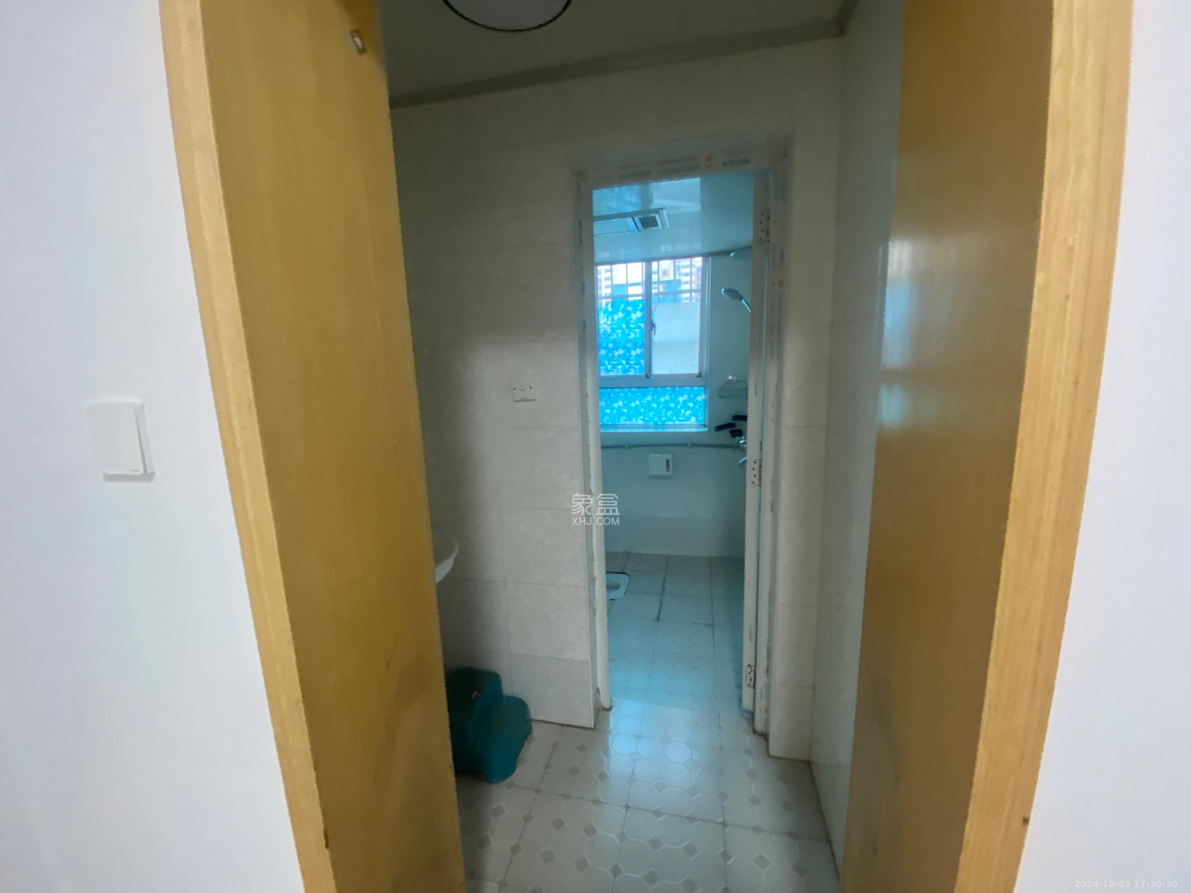 洞井一小区 4室2厅2卫 2200.0元/月 洞井一小区 4室2厅2卫 2200.0元/月室内图