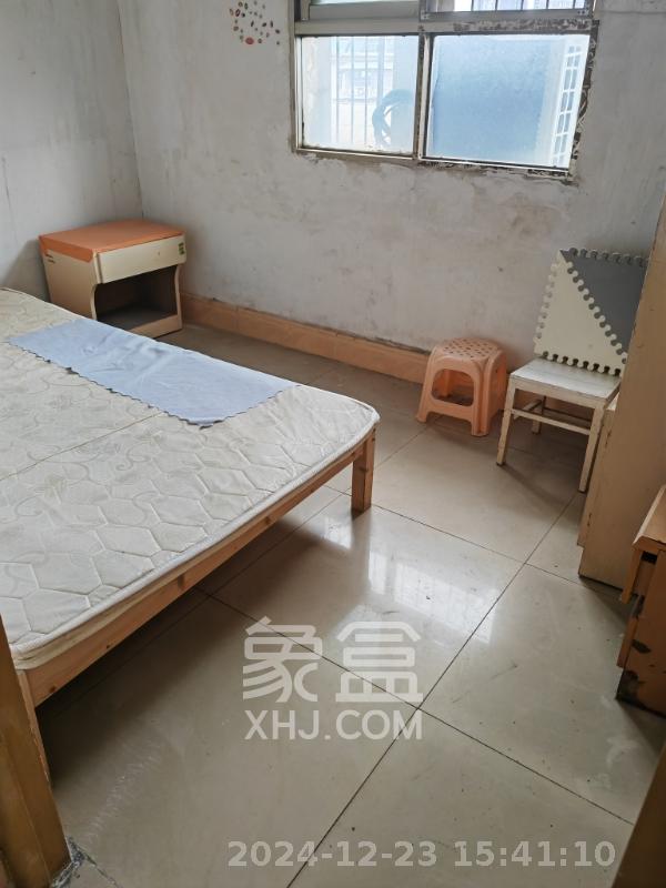 杏花园小区  3室1厅1卫   1500.00元/月室内图