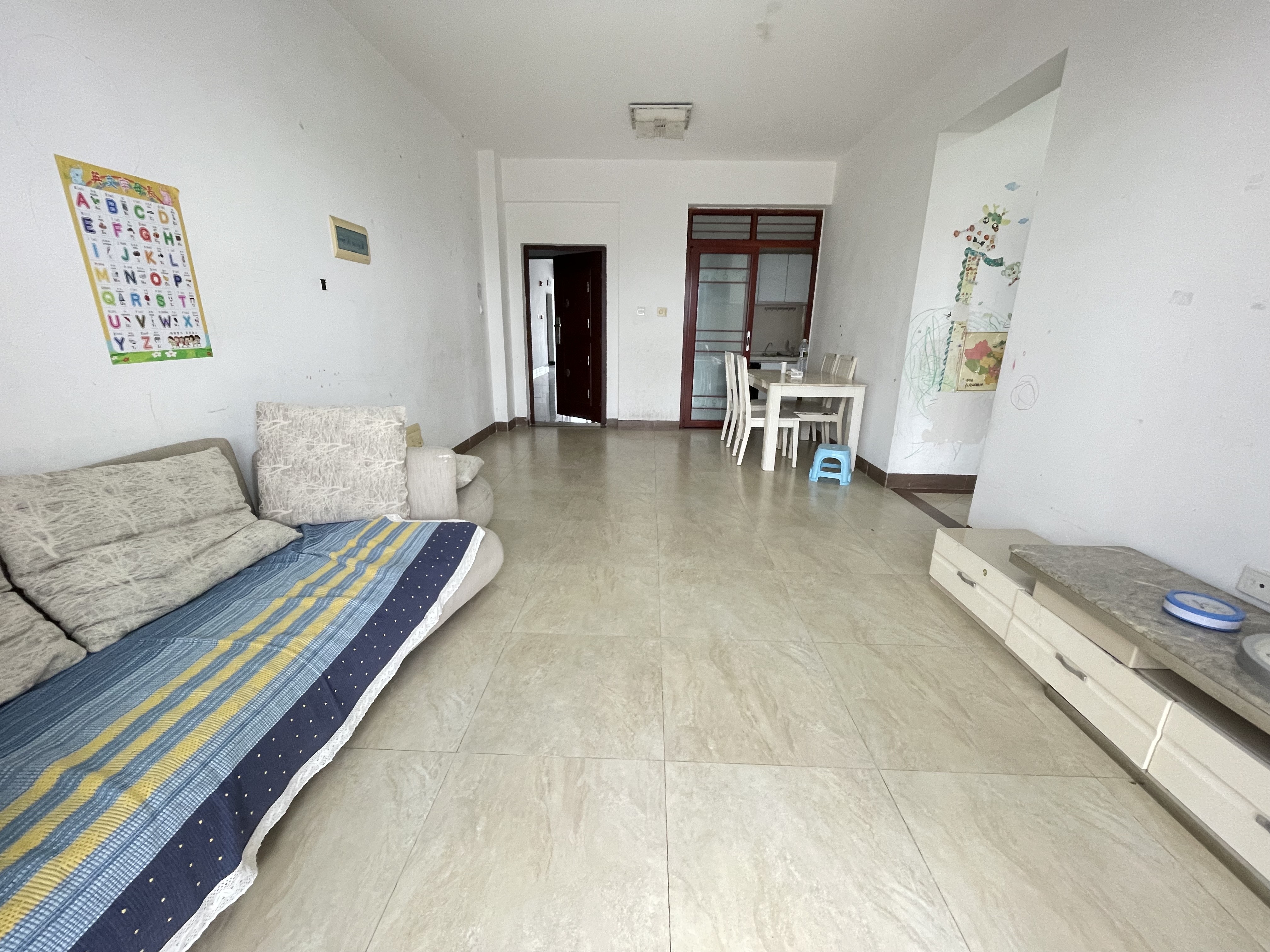 凤凰雅苑 2室2厅1卫 118.0万 凤凰雅苑 2室2厅1卫 118.0万客厅