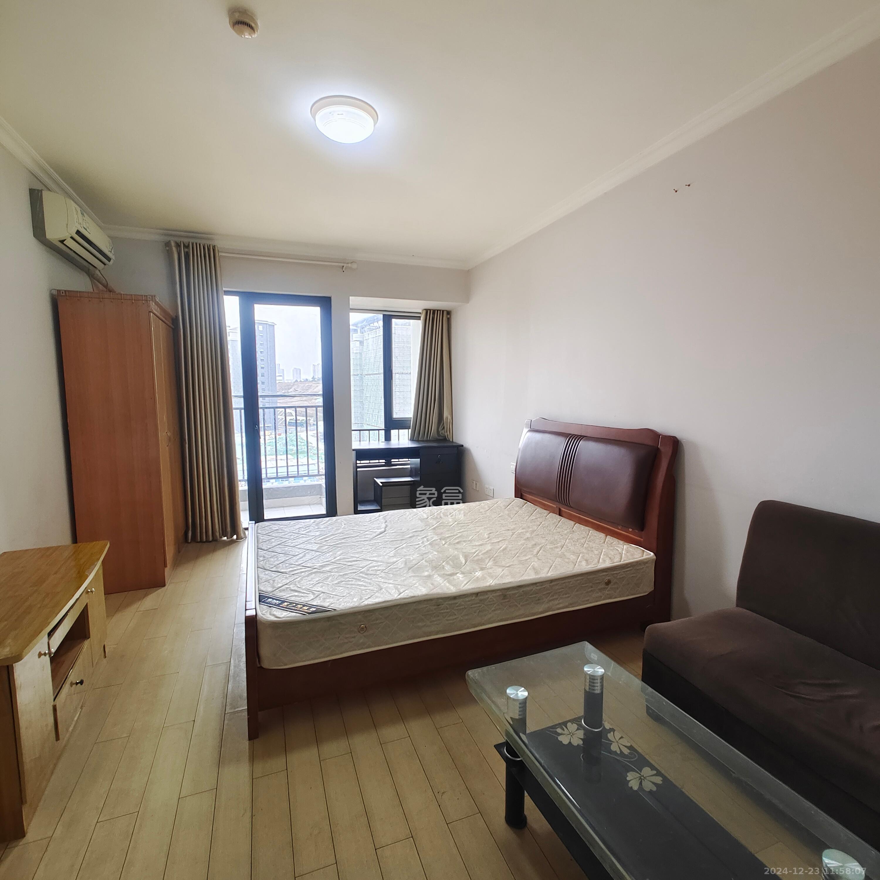 万科城市花园  1室1厅1卫    1300.0元/月 万科城市花园  1室1厅1卫    1300.0元/月