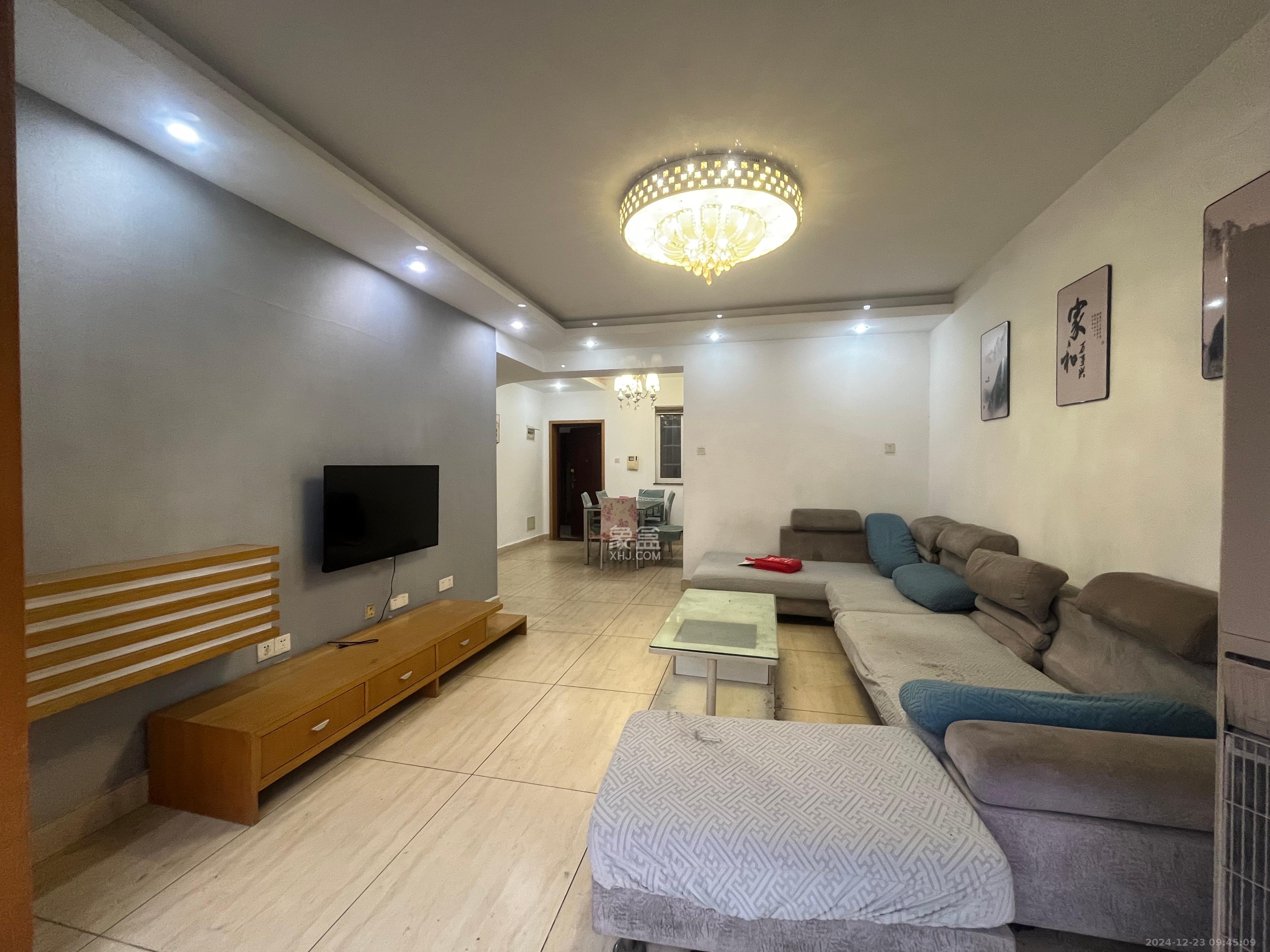 山水华景  3室2厅2卫    2600.0元/月室内图