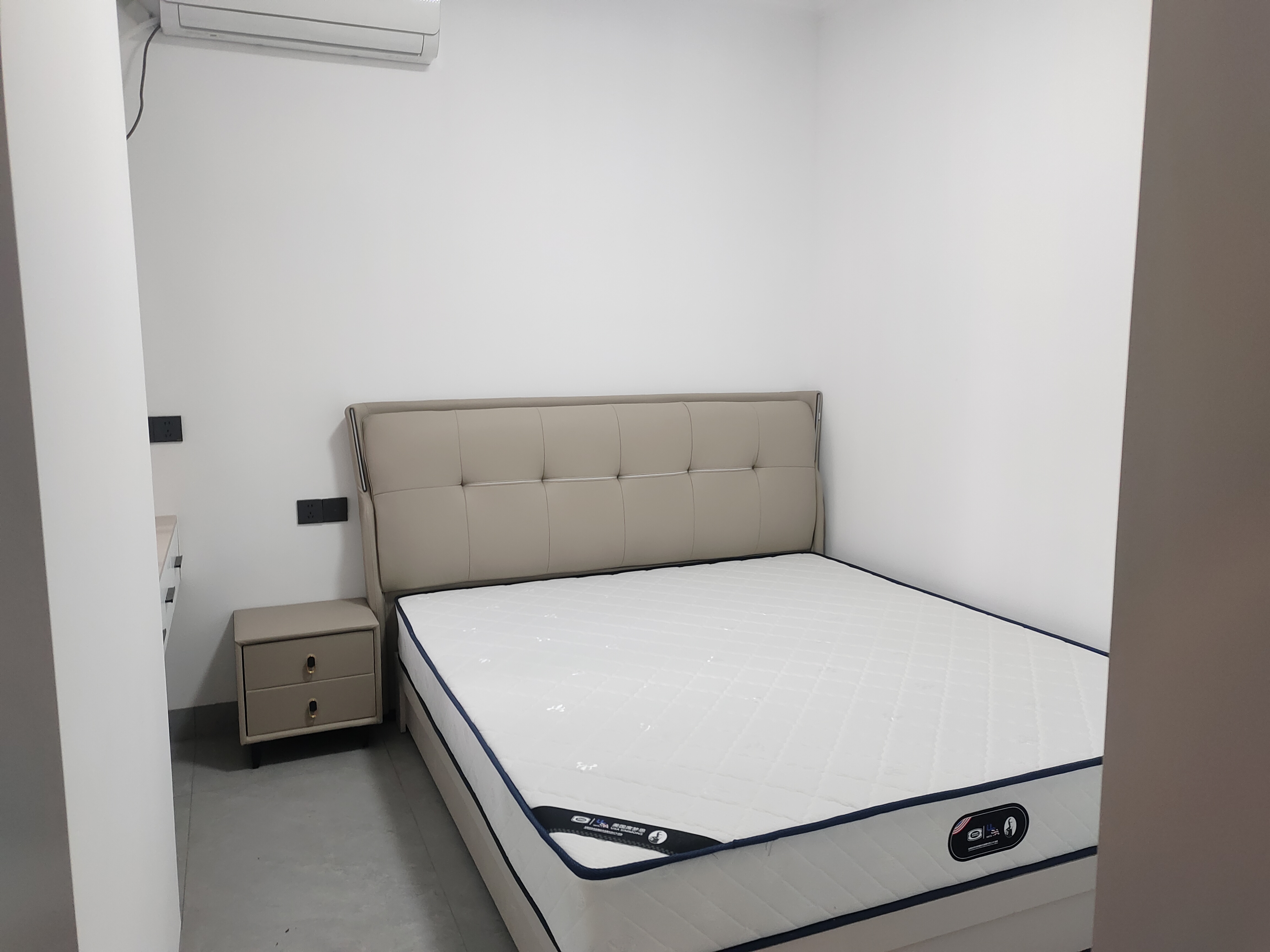 芷兰公馆西区 3室2厅1卫 2350.0元/月 芷兰公馆西区 3室2厅1卫 2350.0元/月室内图