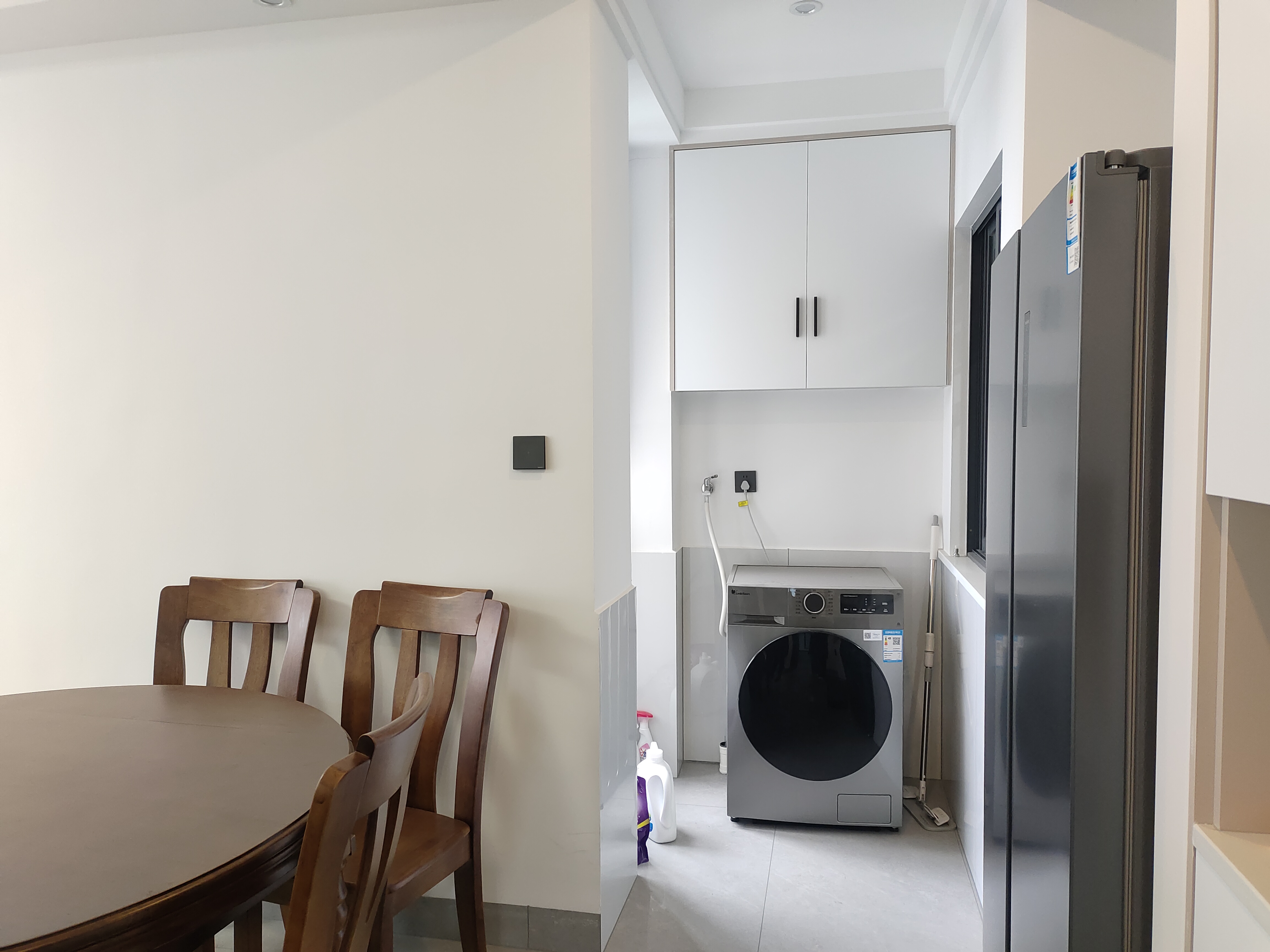 芷兰公馆西区 3室2厅1卫 2350.0元/月 芷兰公馆西区 3室2厅1卫 2350.0元/月室内图