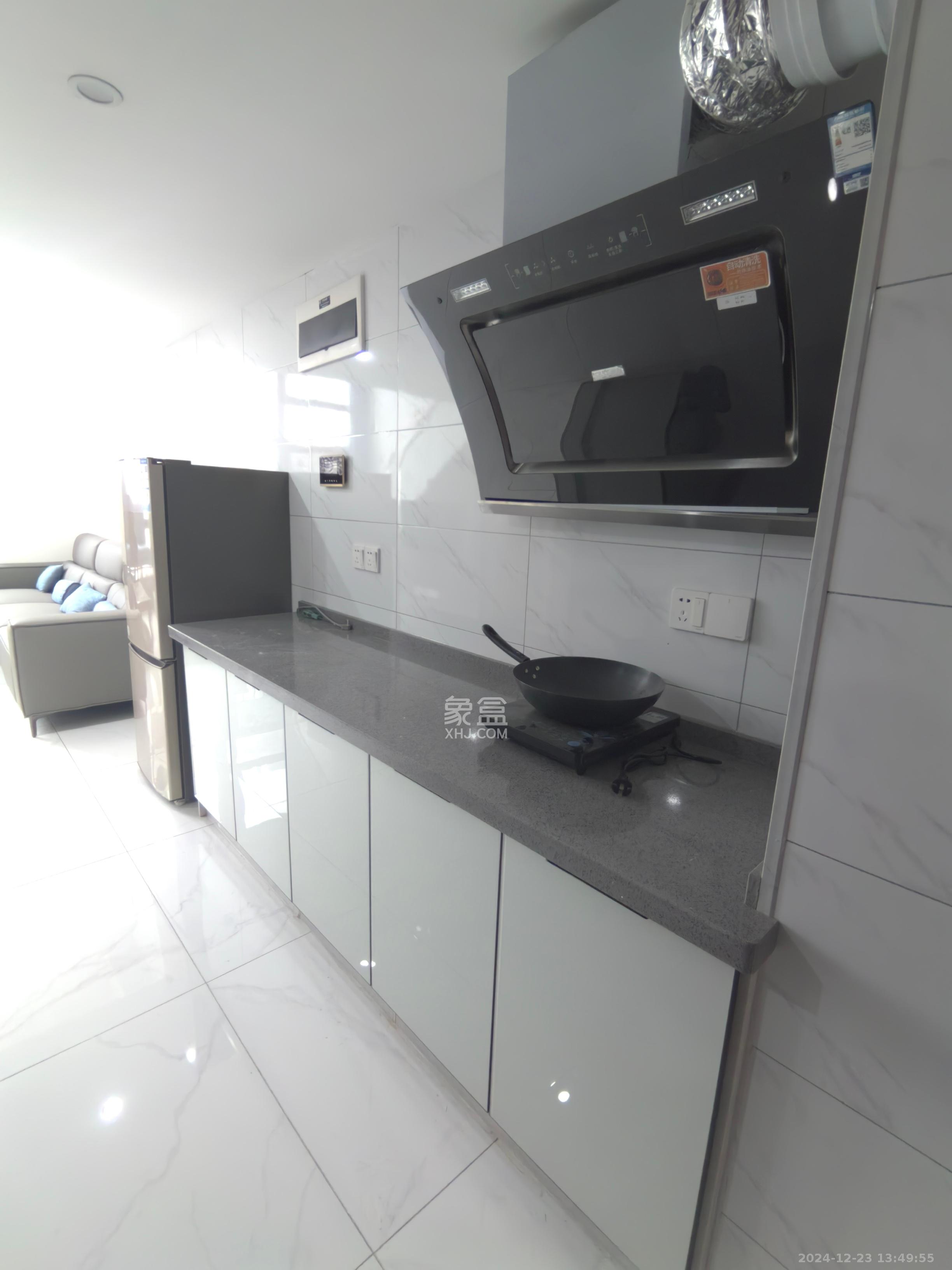 正荣财富中心  1室0厅0卫    1450.0元/月 正荣财富中心  1室0厅0卫    1450.0元/月室内图1