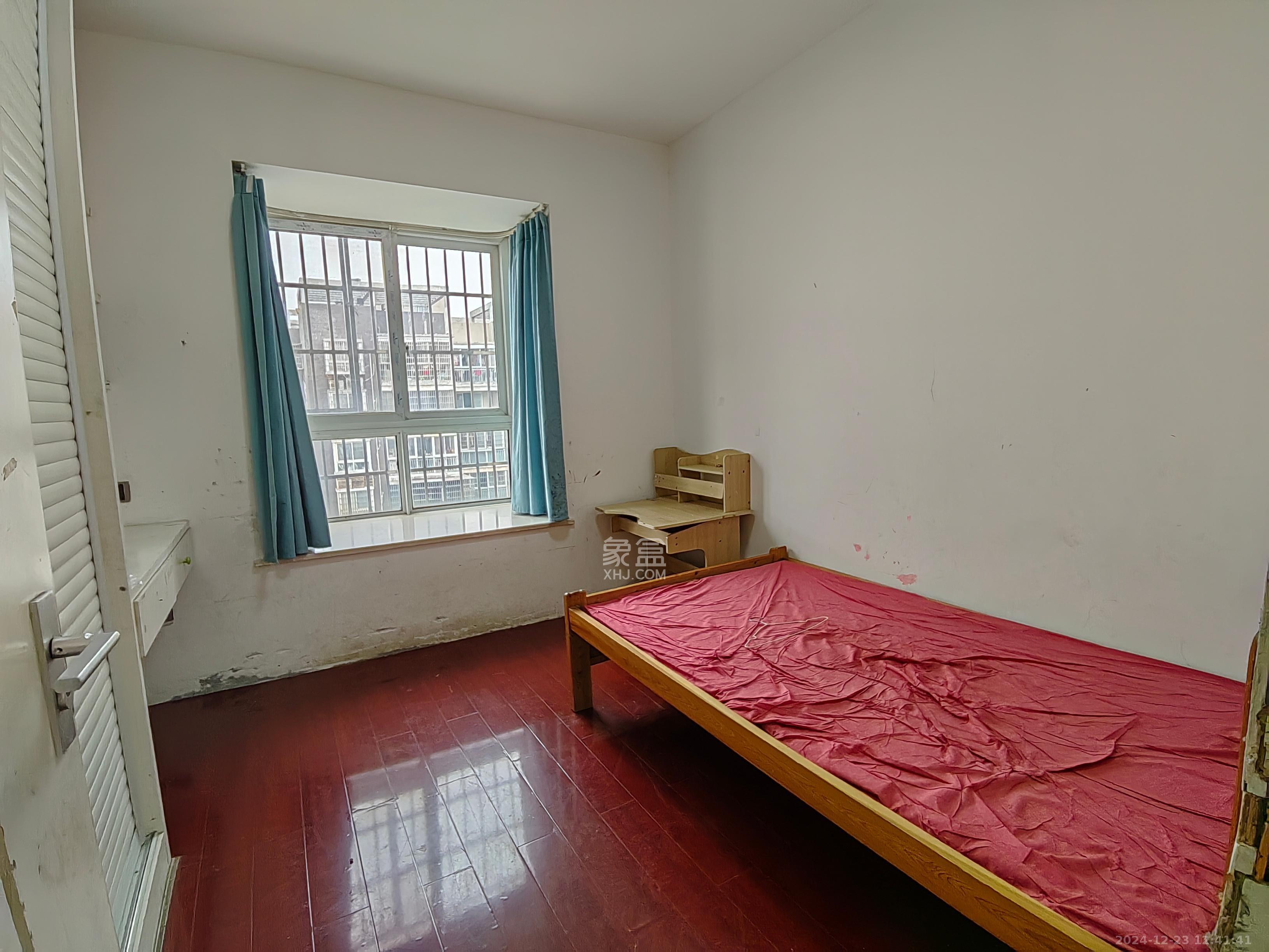 世景华庭  3室2厅2卫    1600.0元/月室内图