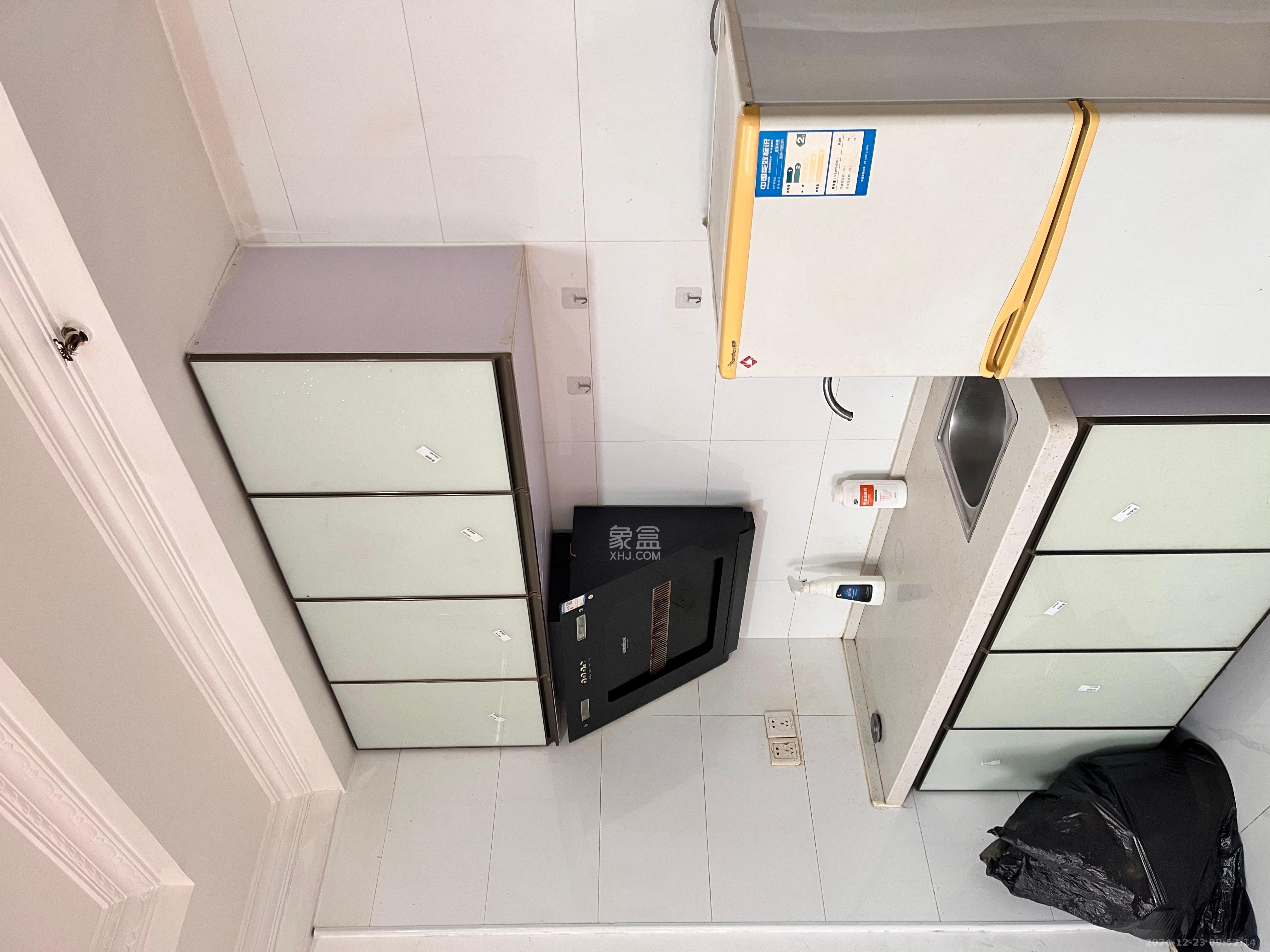 新天地(温馨家园)新长江宾馆  1室1厅1卫    1300.0元/月 新天地(温馨家园)新长江宾馆  1室1厅1卫    1300.0元/月室内图