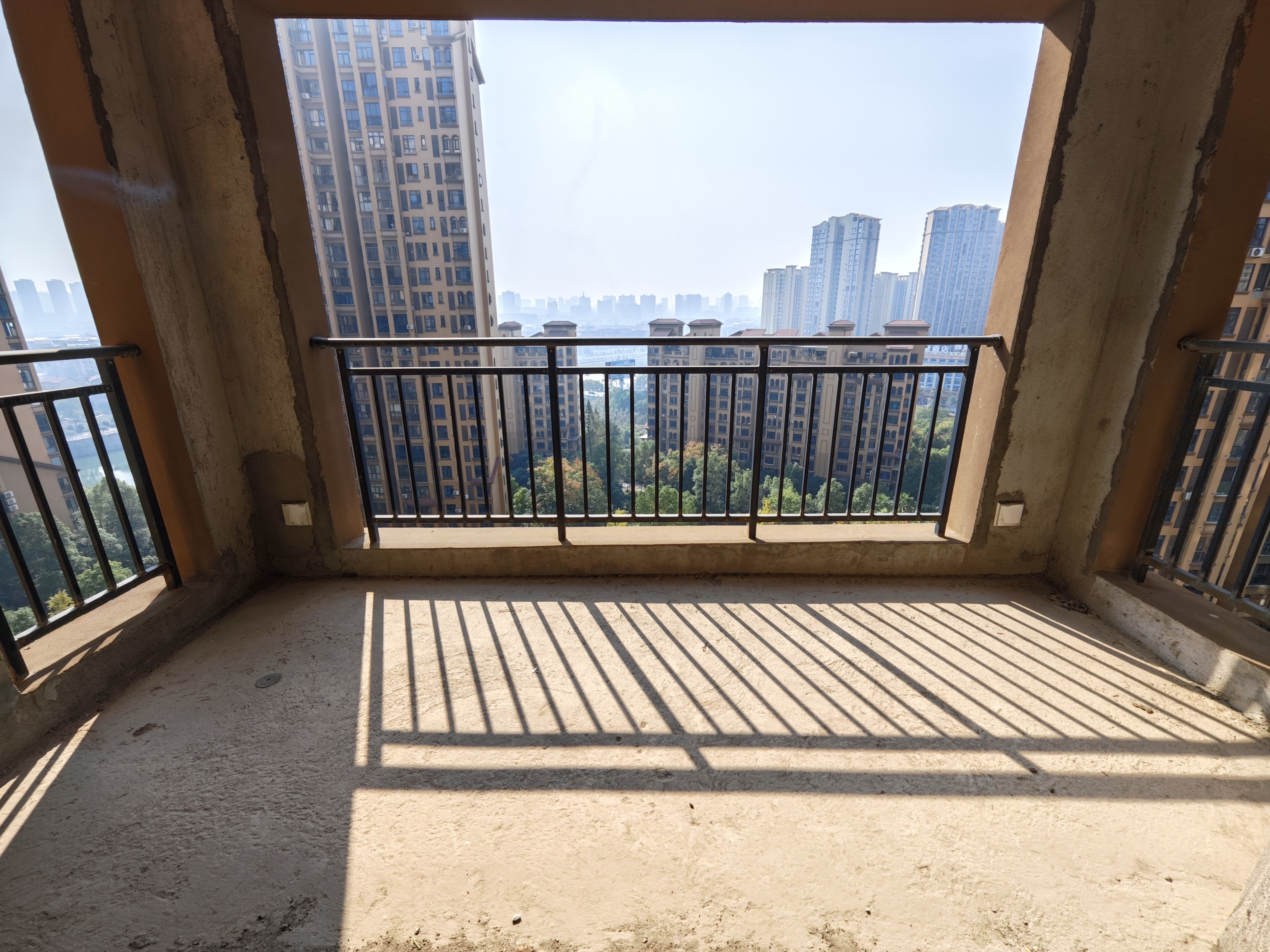 众一桂府  1室0厅0卫    78.5万 众一桂府  1室0厅0卫    78.5万客厅