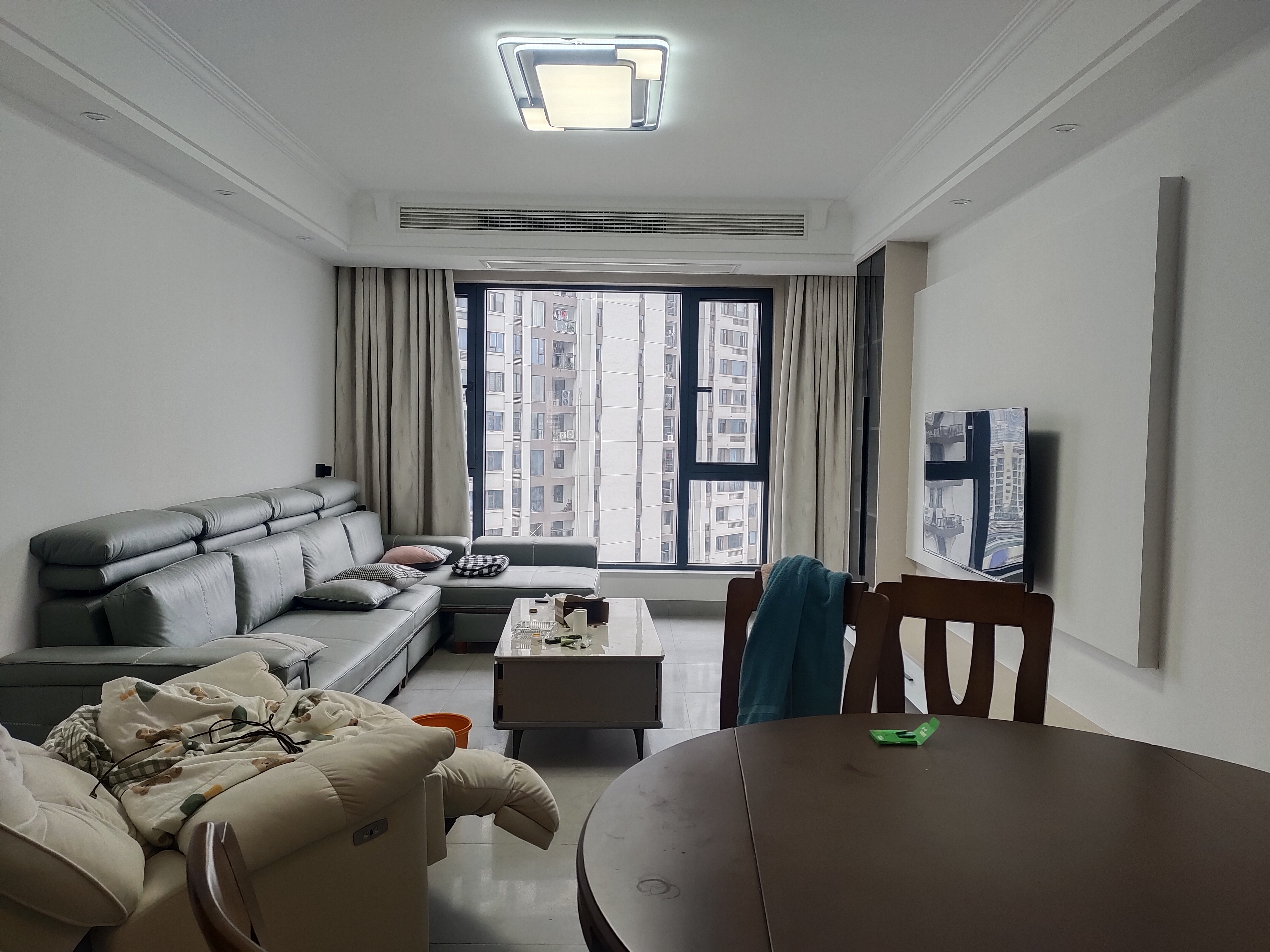 芷兰公馆西区 3室2厅1卫 2350.0元/月 芷兰公馆西区 3室2厅1卫 2350.0元/月室内图