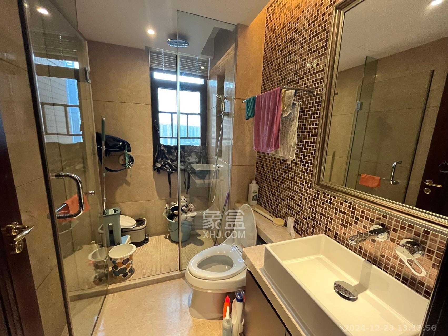 运达中央广场一、二期 3室2厅2卫 12000.0元/月 运达中央广场一、二期 3室2厅2卫 12000.0元/月室内图