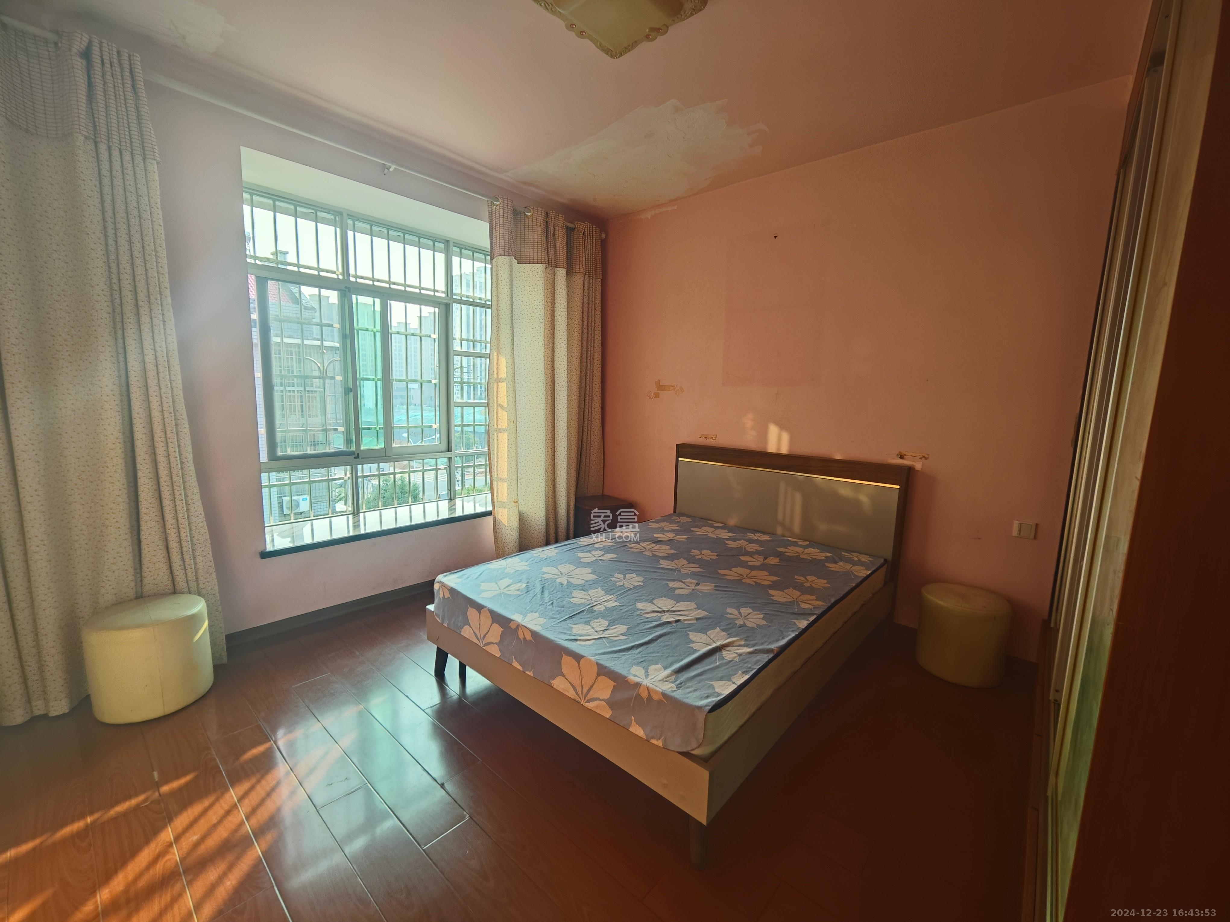 洞井一小区 1室2厅1卫 1800.0元/月 洞井一小区 1室2厅1卫 1800.0元/月室内图