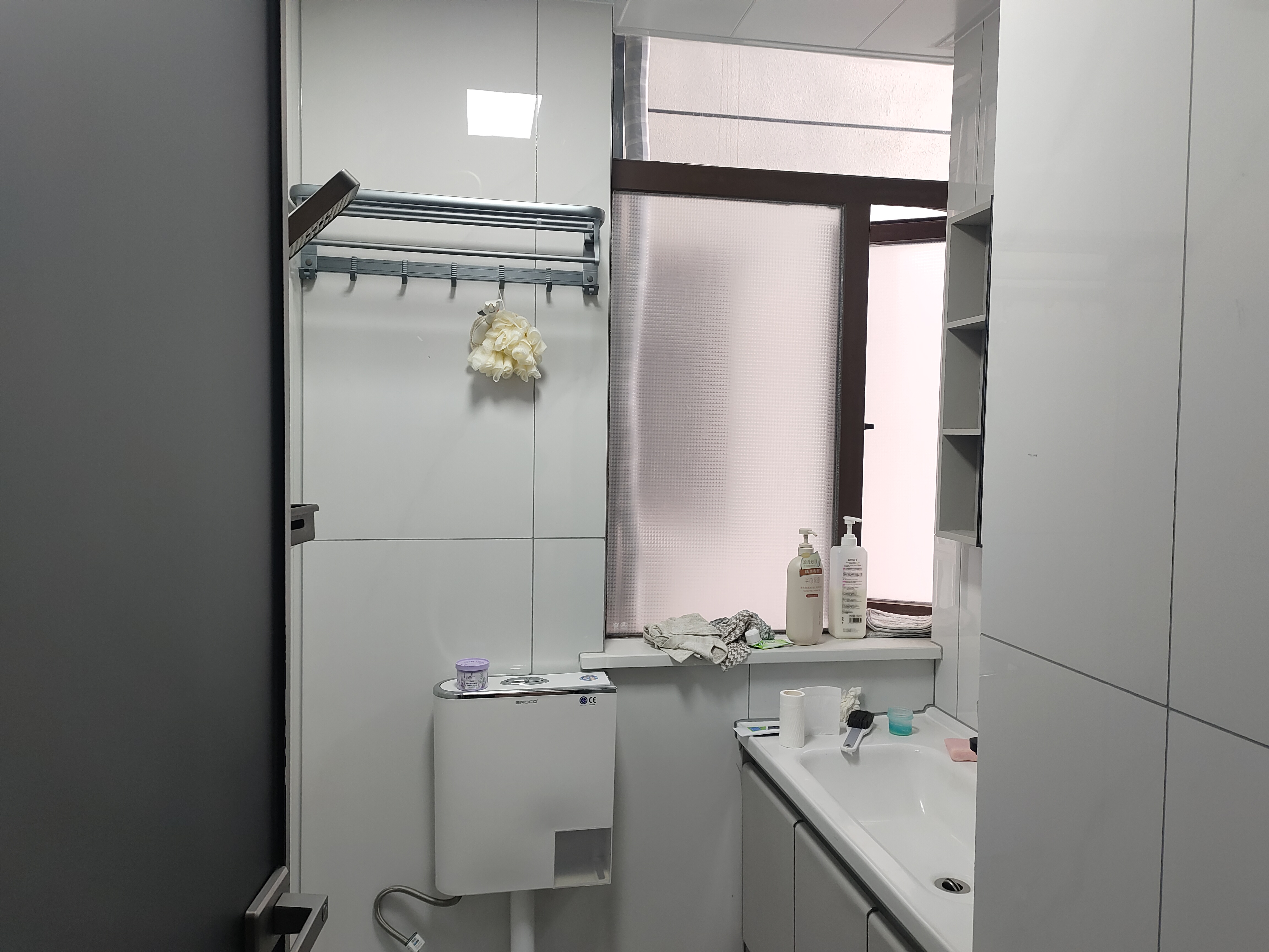 芷兰公馆西区 3室2厅1卫 2350.0元/月 芷兰公馆西区 3室2厅1卫 2350.0元/月室内图