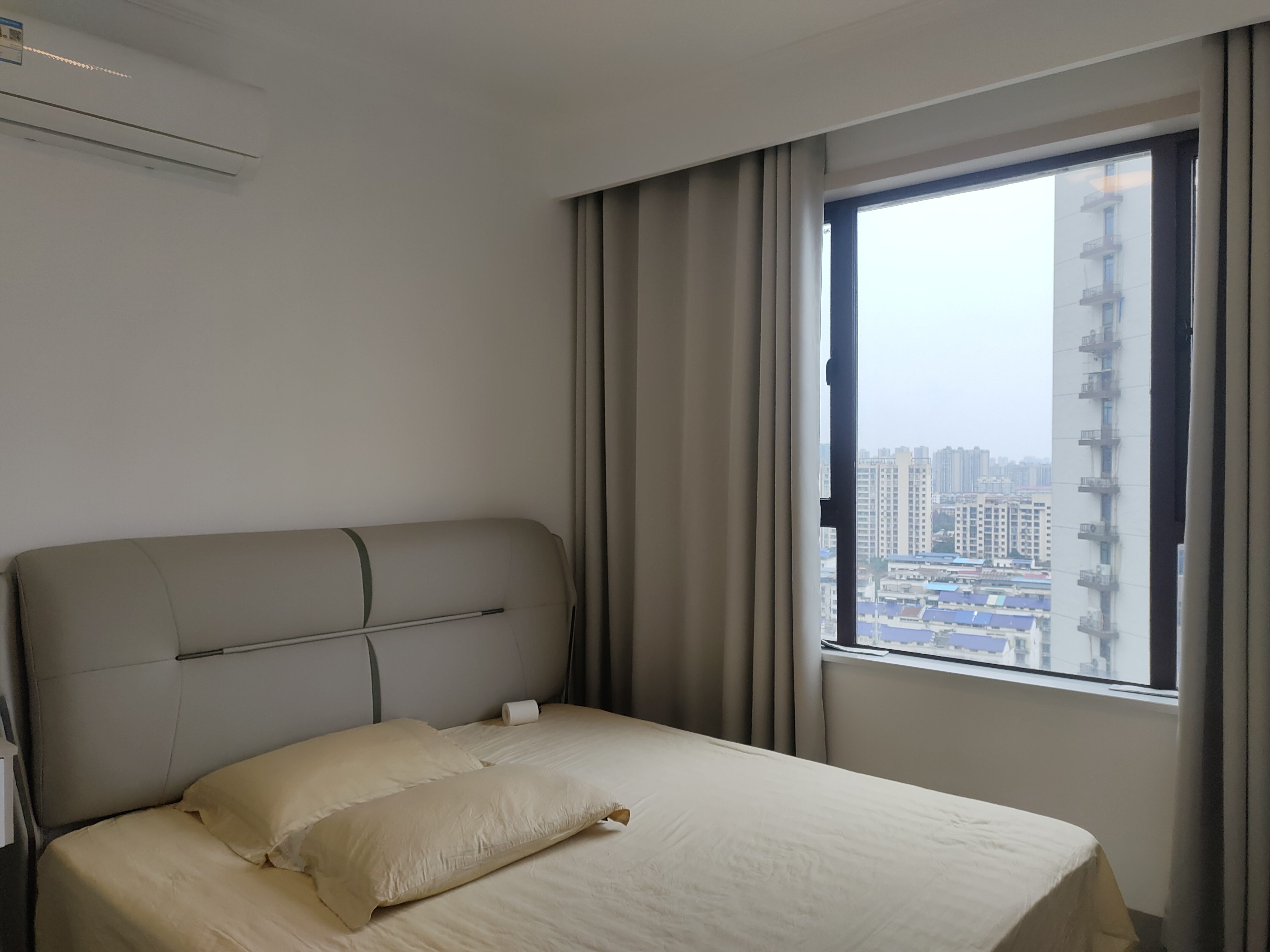 芷兰公馆西区 3室2厅1卫 2350.0元/月 芷兰公馆西区 3室2厅1卫 2350.0元/月室内图