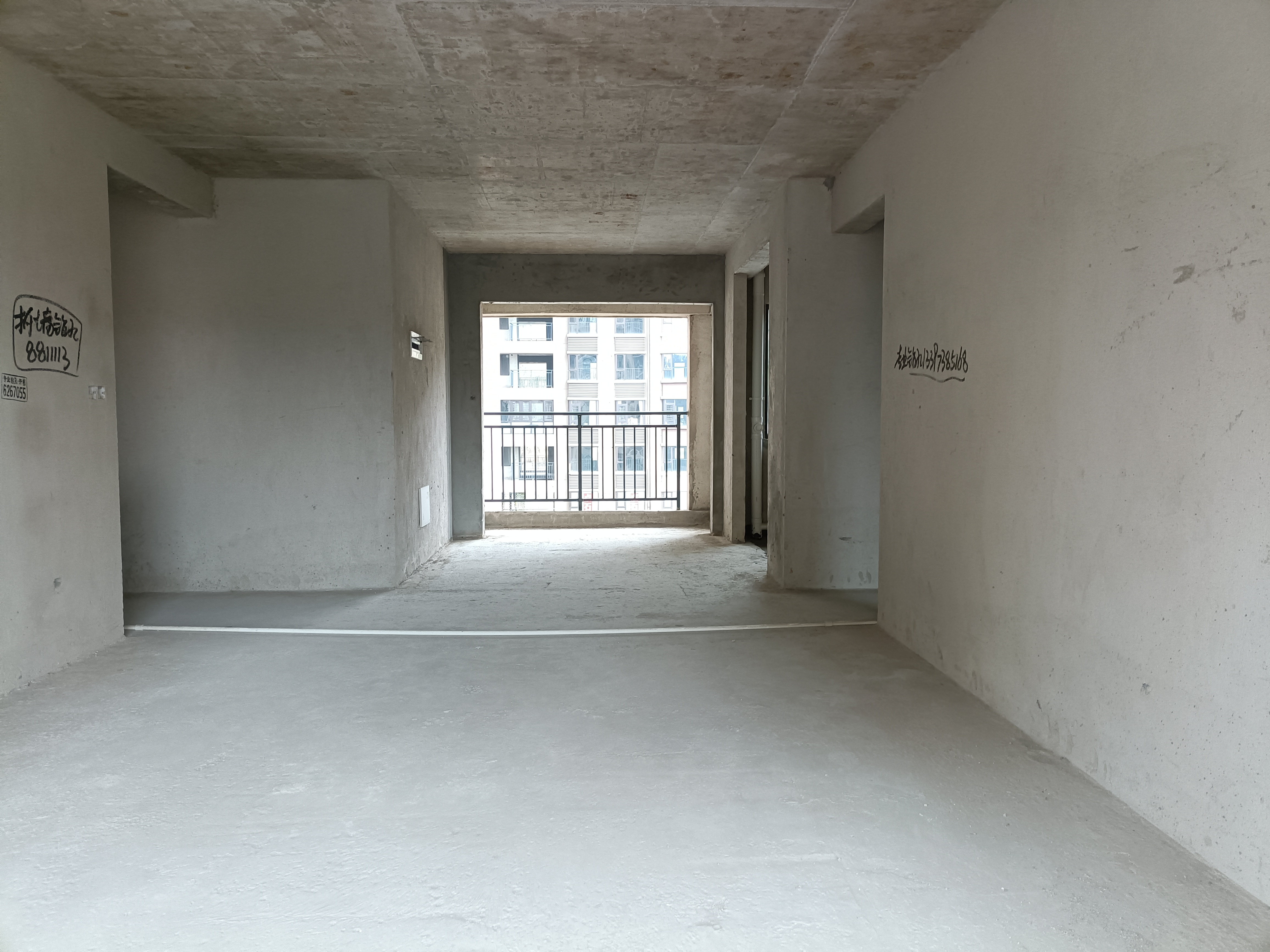 嘉熙紫台 4室2厅2卫 75.8万 嘉熙紫台 4室2厅2卫 75.8万客厅