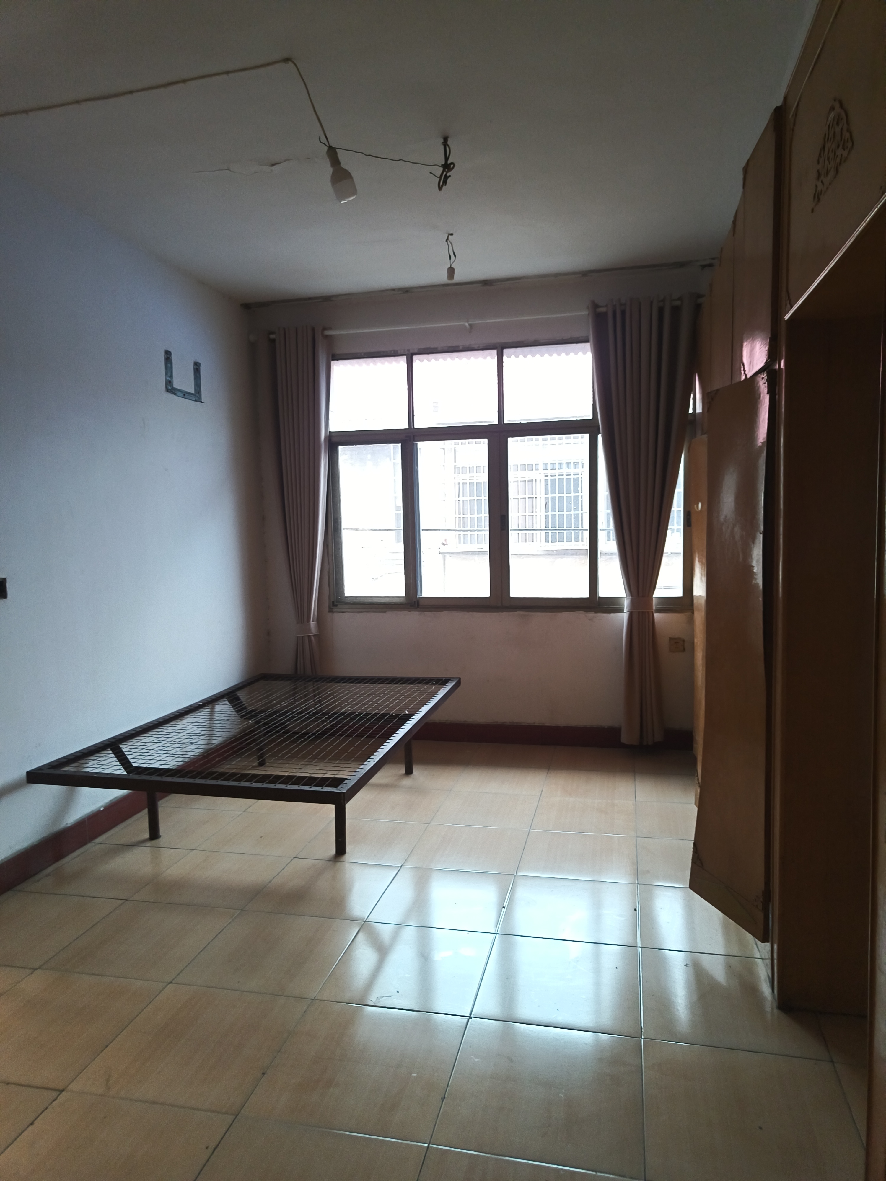 五金百货小区 1室0厅0卫 1000.0元/月 五金百货小区 1室0厅0卫 1000.0元/月室内图