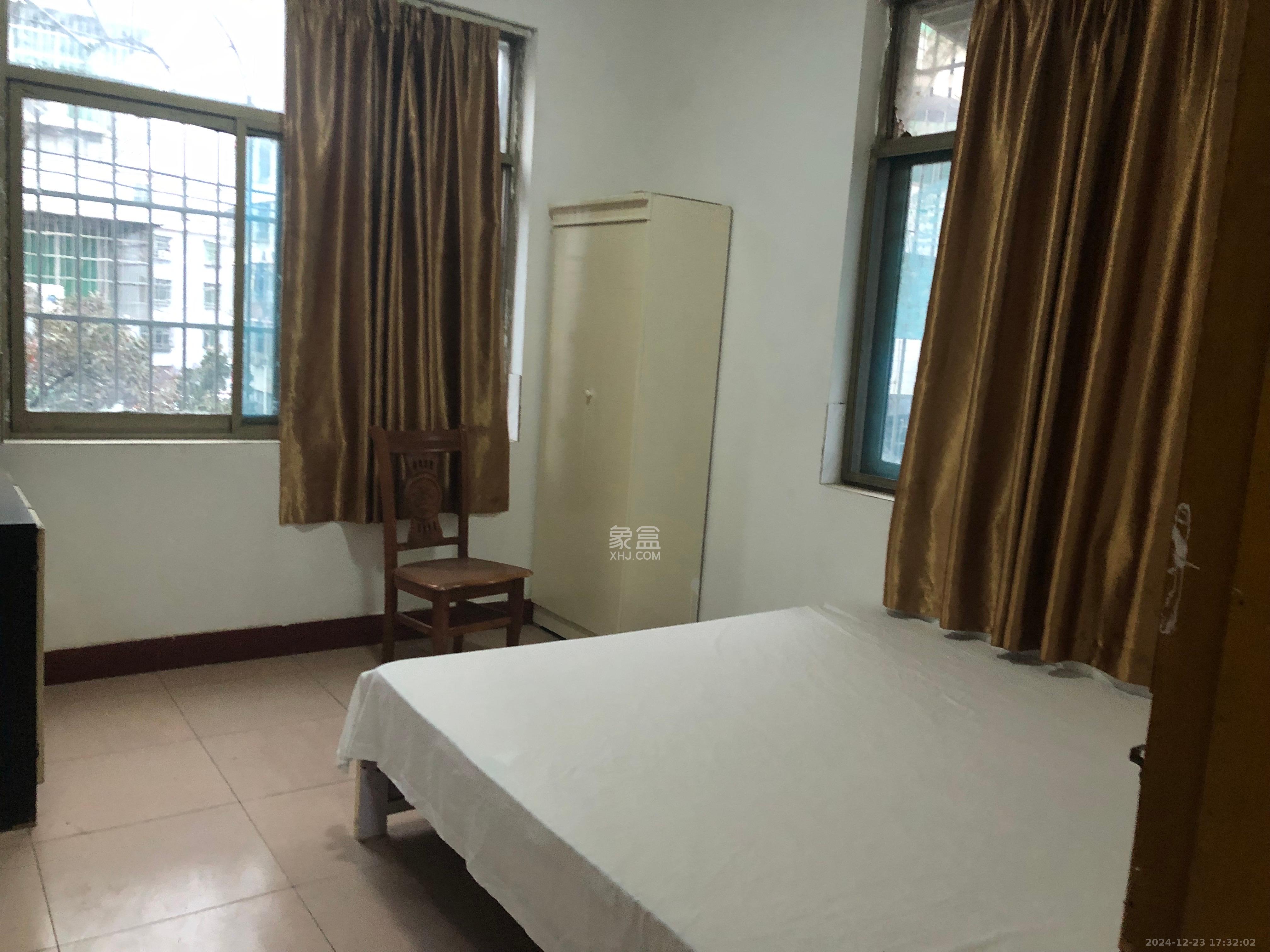 洞井商贸城 1室1厅1卫 1200.0元/月 洞井商贸城 1室1厅1卫 1200.0元/月室内图