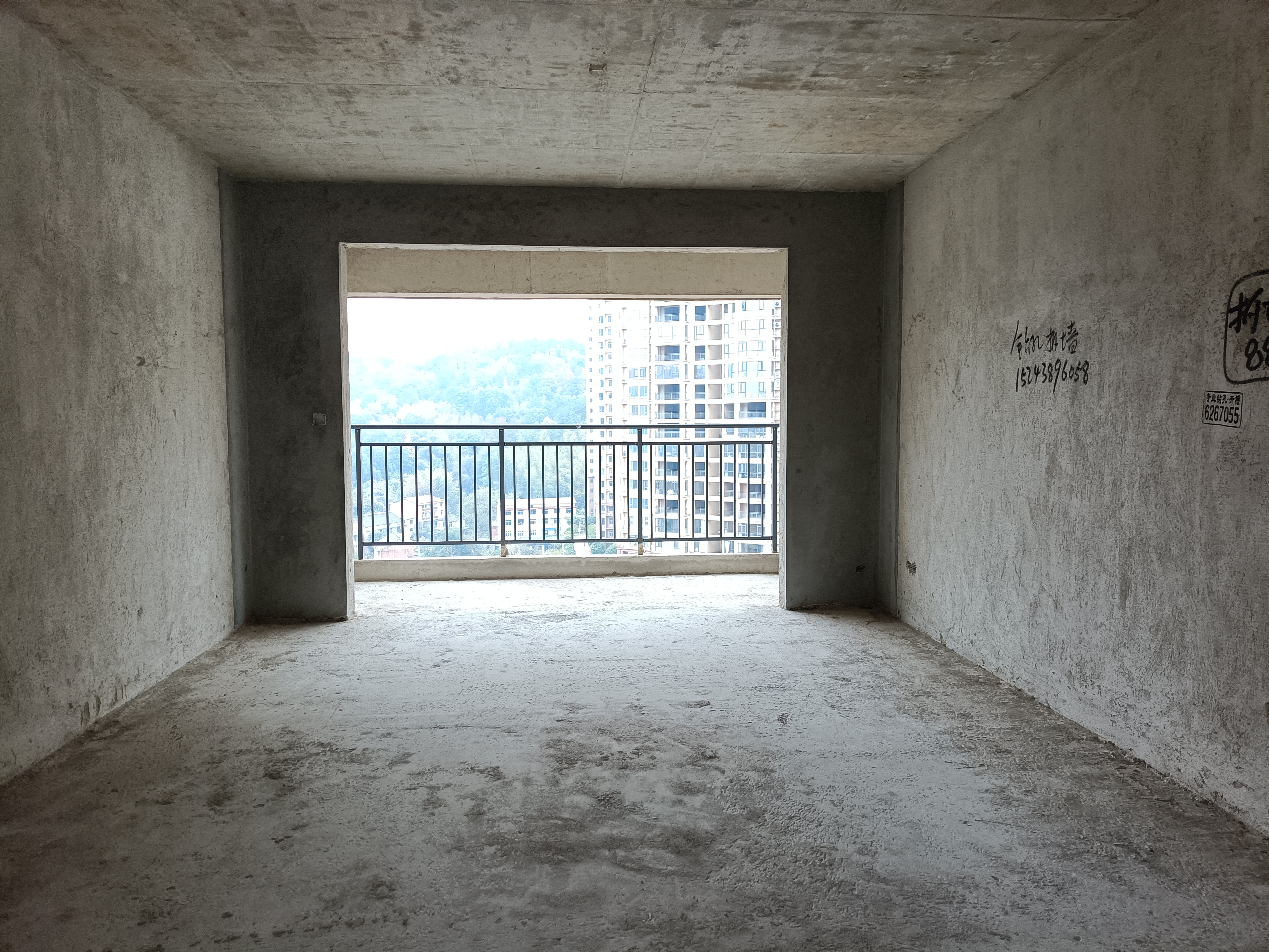 嘉熙紫台 4室2厅2卫 75.8万 嘉熙紫台 4室2厅2卫 75.8万客厅