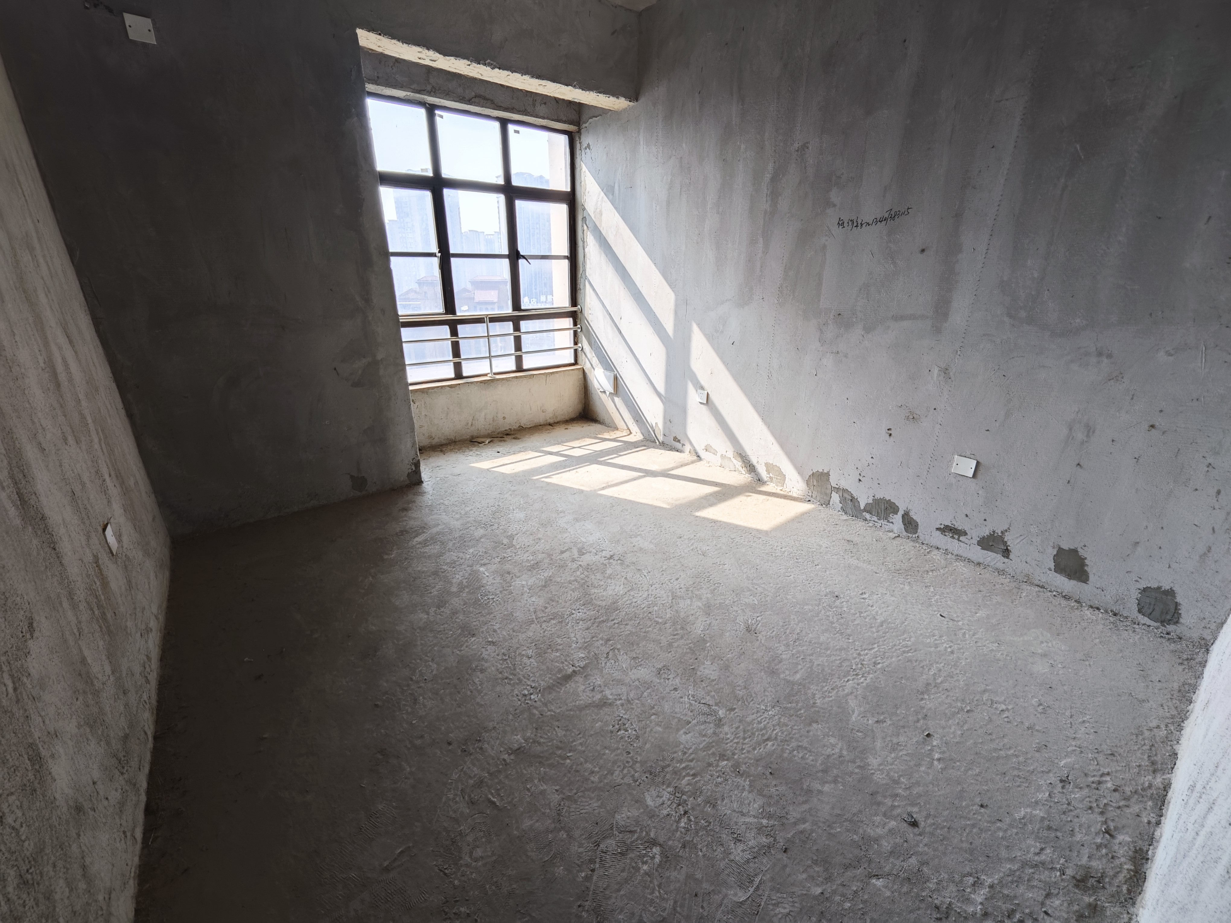 众一桂府  1室0厅0卫    78.5万 众一桂府  1室0厅0卫    78.5万客厅