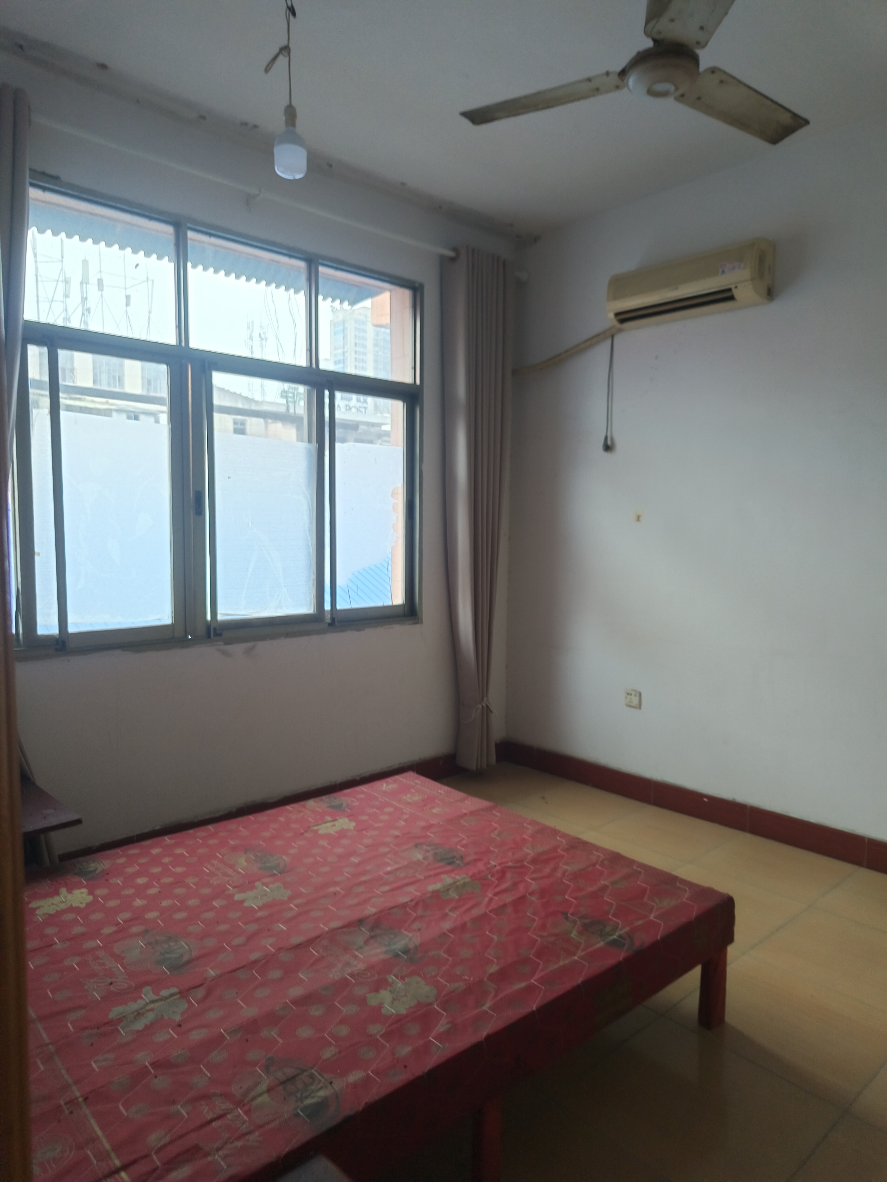 五金百货小区 1室0厅0卫 1000.0元/月 五金百货小区 1室0厅0卫 1000.0元/月室内图