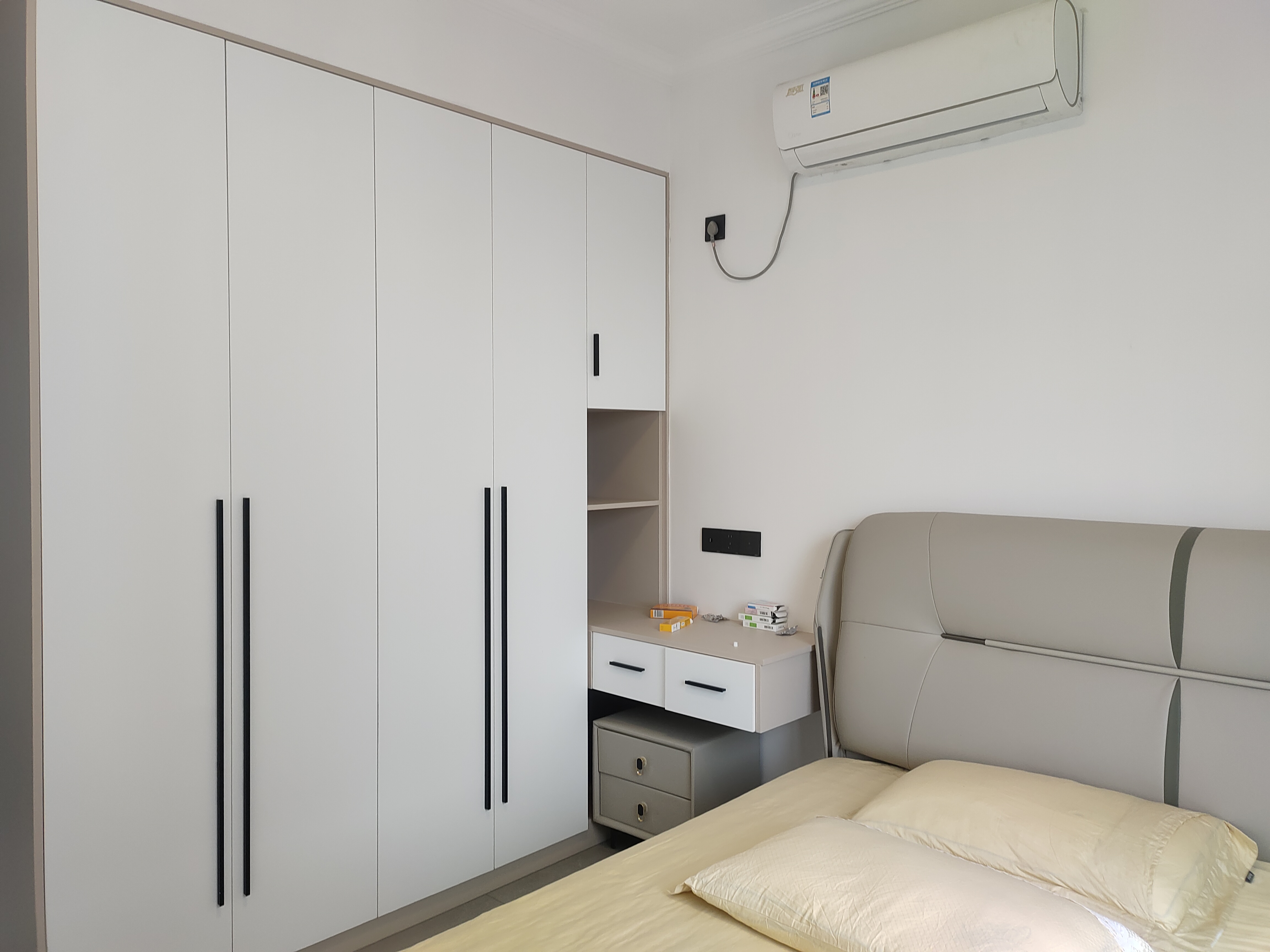 芷兰公馆西区 3室2厅1卫 2350.0元/月 芷兰公馆西区 3室2厅1卫 2350.0元/月室内图