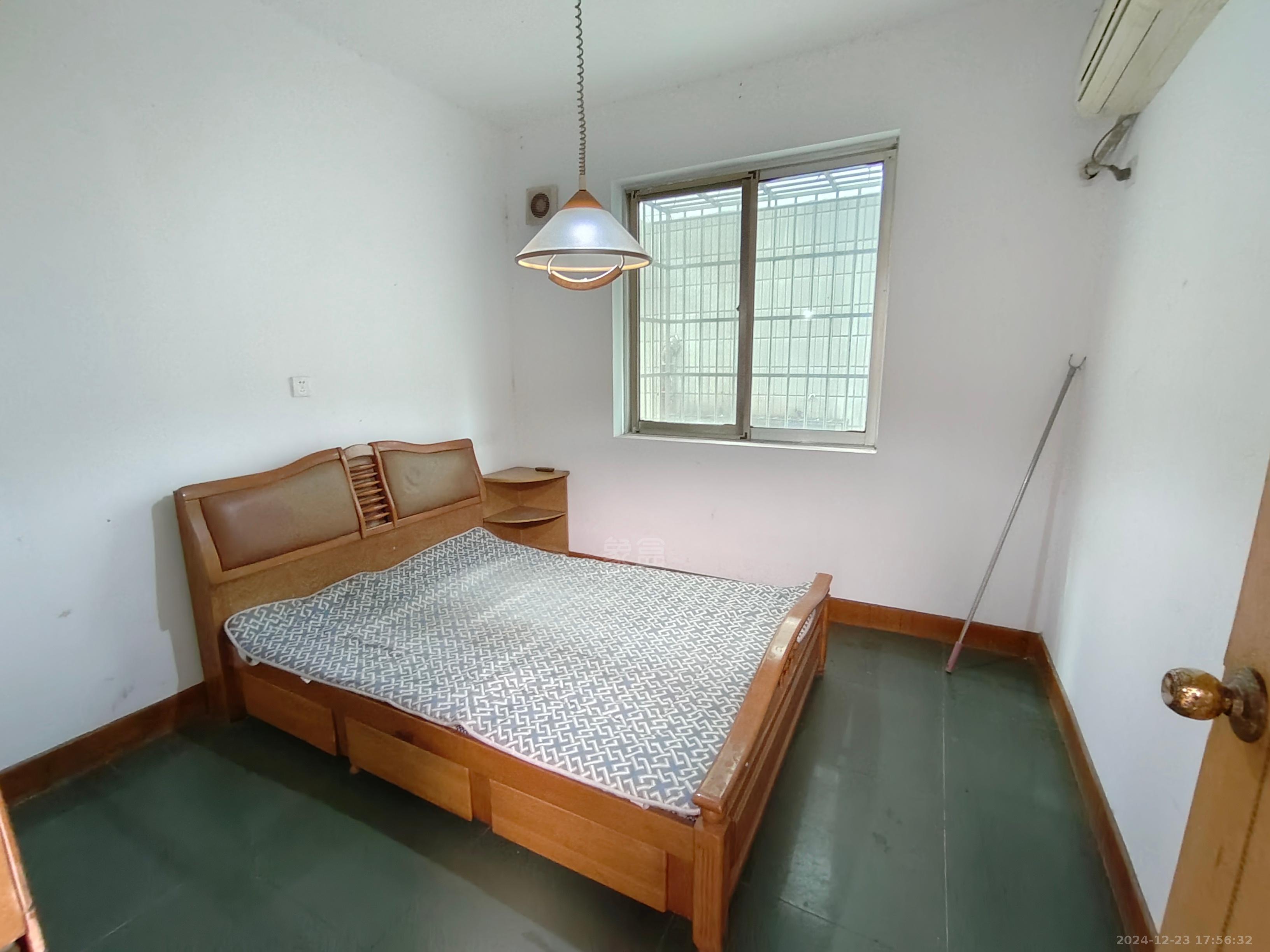 嵩山公寓 1室1厅1卫 1100.0元/月 嵩山公寓 1室1厅1卫 1100.0元/月室内图