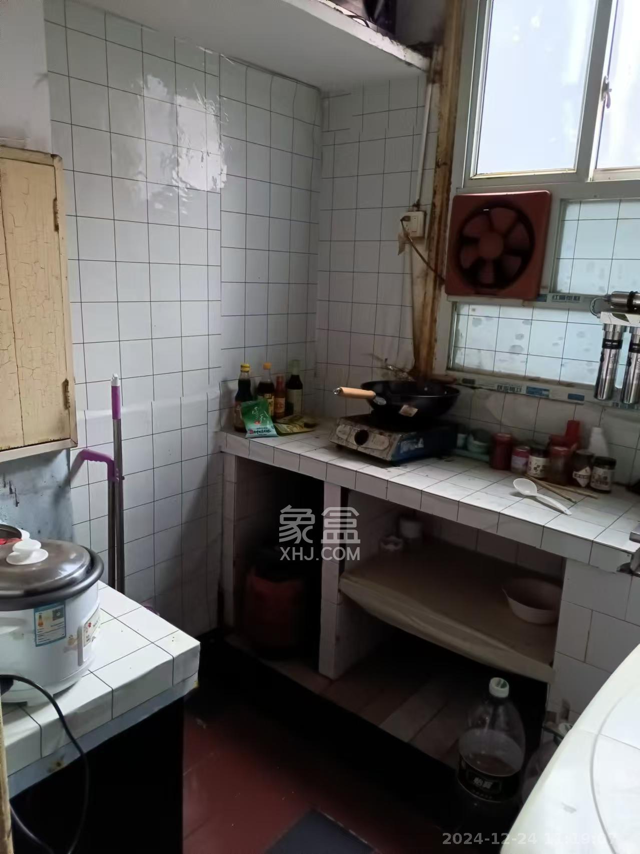 宝塔山粮食仓库单位房 1室1厅1卫 1100.0元/月 宝塔山粮食仓库单位房 1室1厅1卫 1100.0元/月室内图