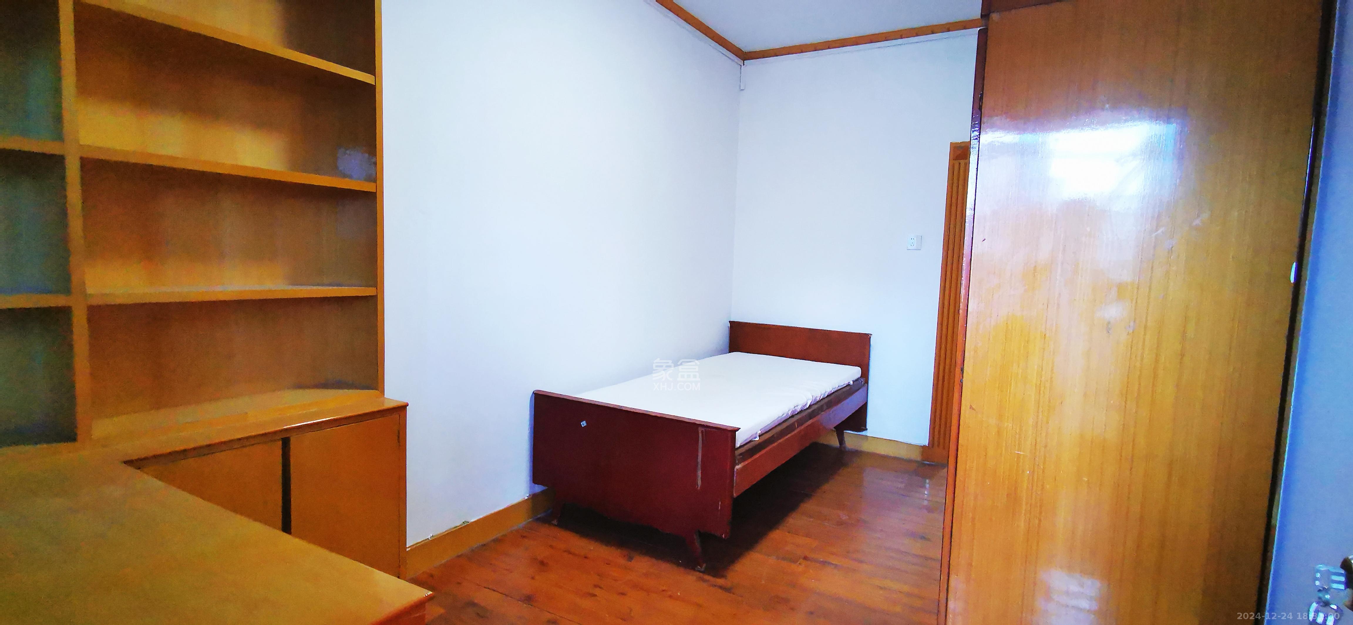 红旗雅居  3室2厅1卫   2500.00元/月室内图