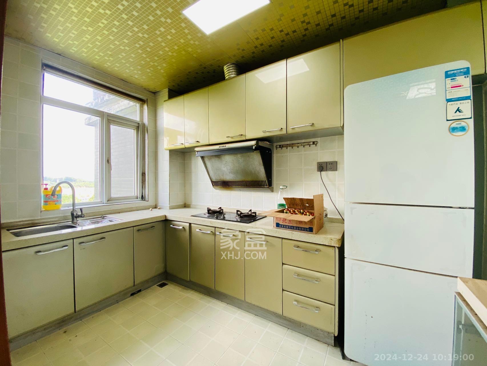 学府华庭 3室2厅2卫 2800.0元/月 学府华庭 3室2厅2卫 2800.0元/月室内图