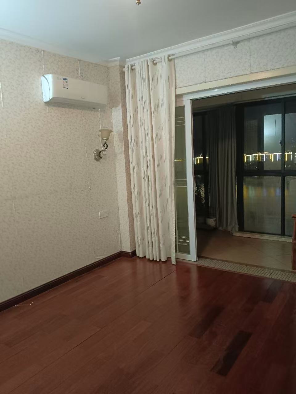 资江明珠 4室2厅2卫 2380.0元/月 资江明珠 4室2厅2卫 2380.0元/月室内图