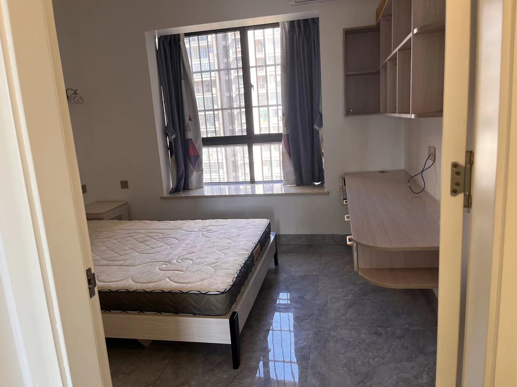 滨江新苑(一期A区) 4室2厅2卫 4300.0元/月 滨江新苑(一期A区) 4室2厅2卫 4300.0元/月室内图