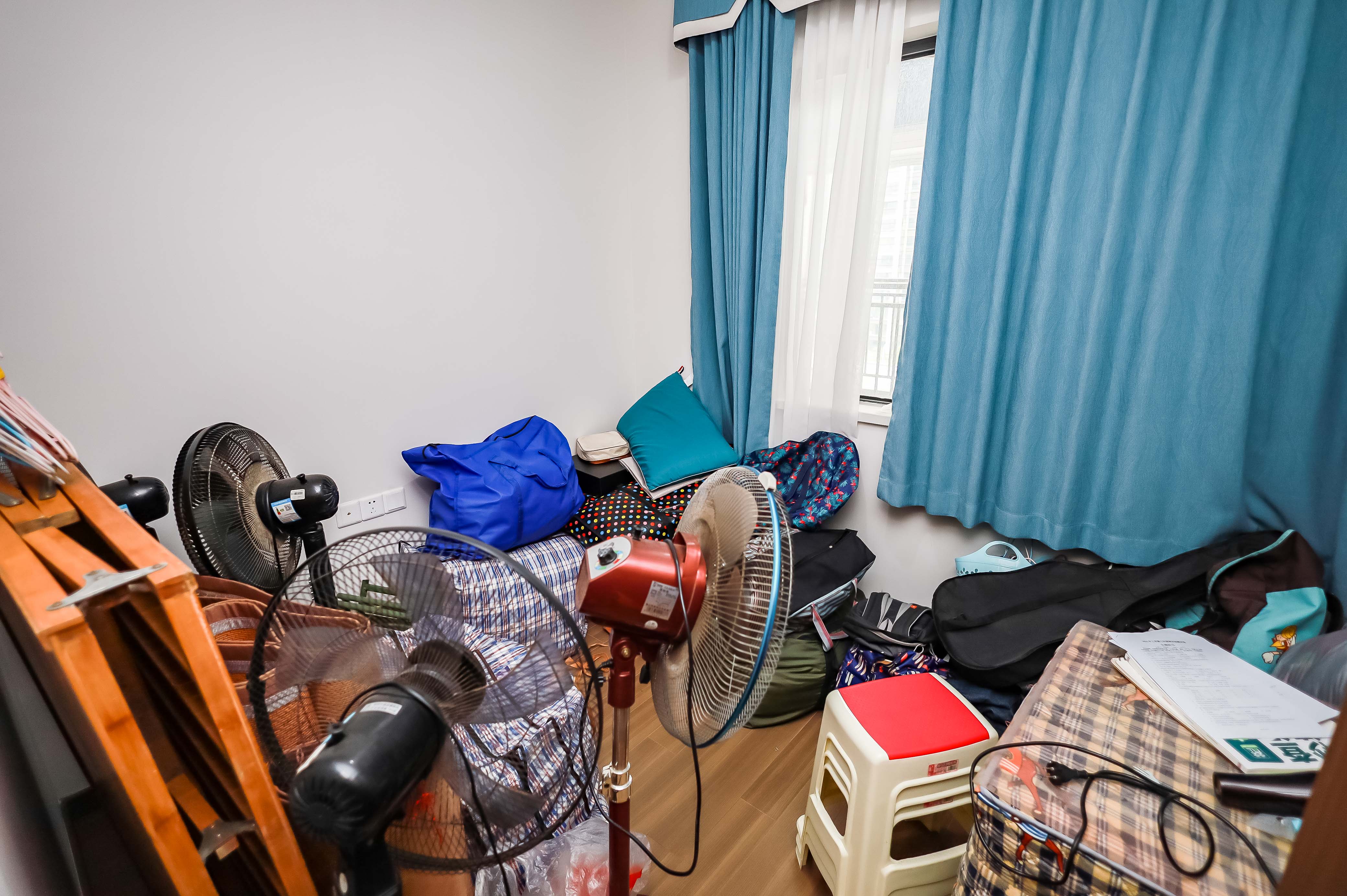 保利恒伟时光印象  4室2厅2卫   160.00万卧室