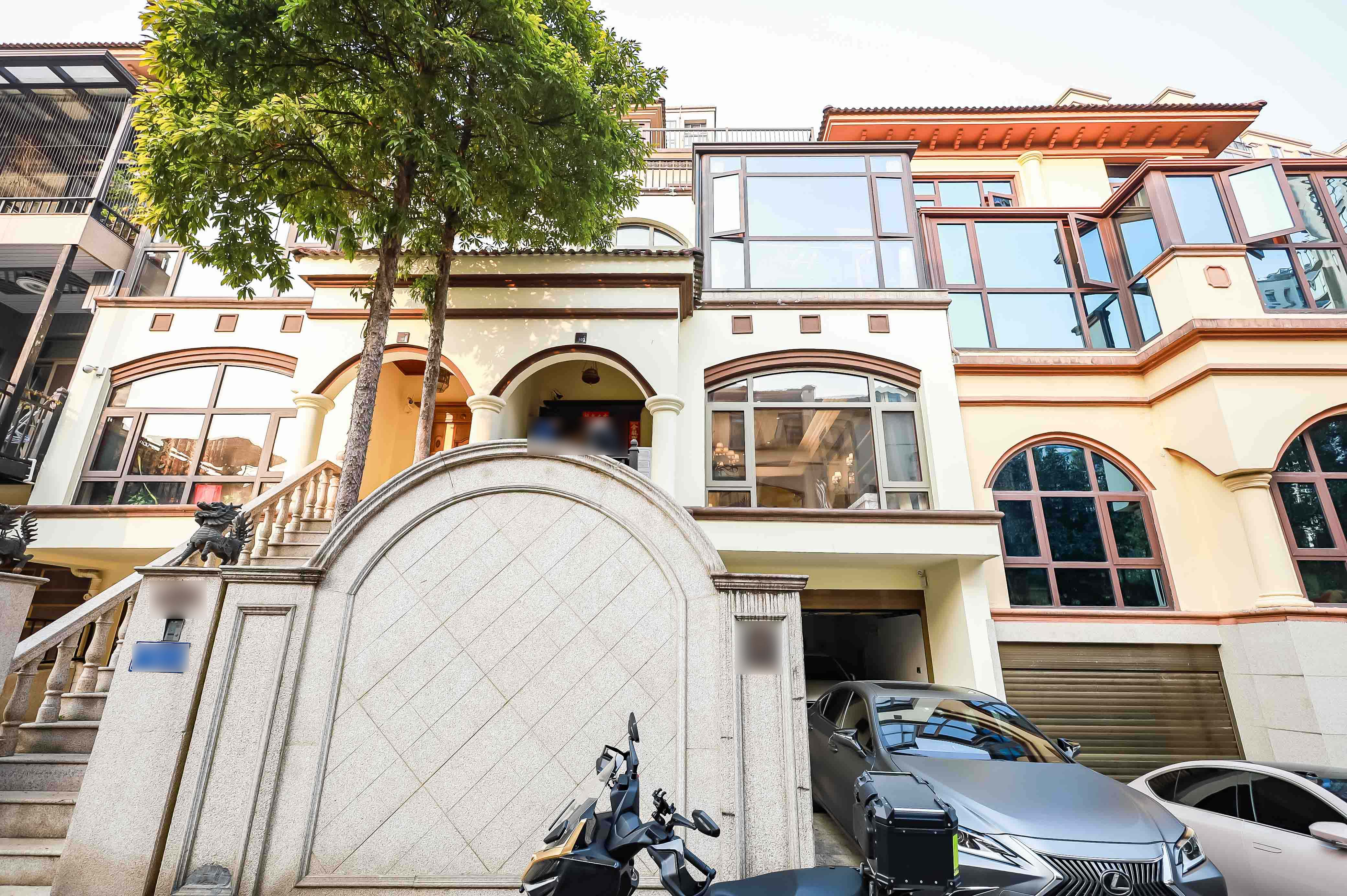 卓越蔚蓝海岸二期  6室3厅5卫   880.00万其他