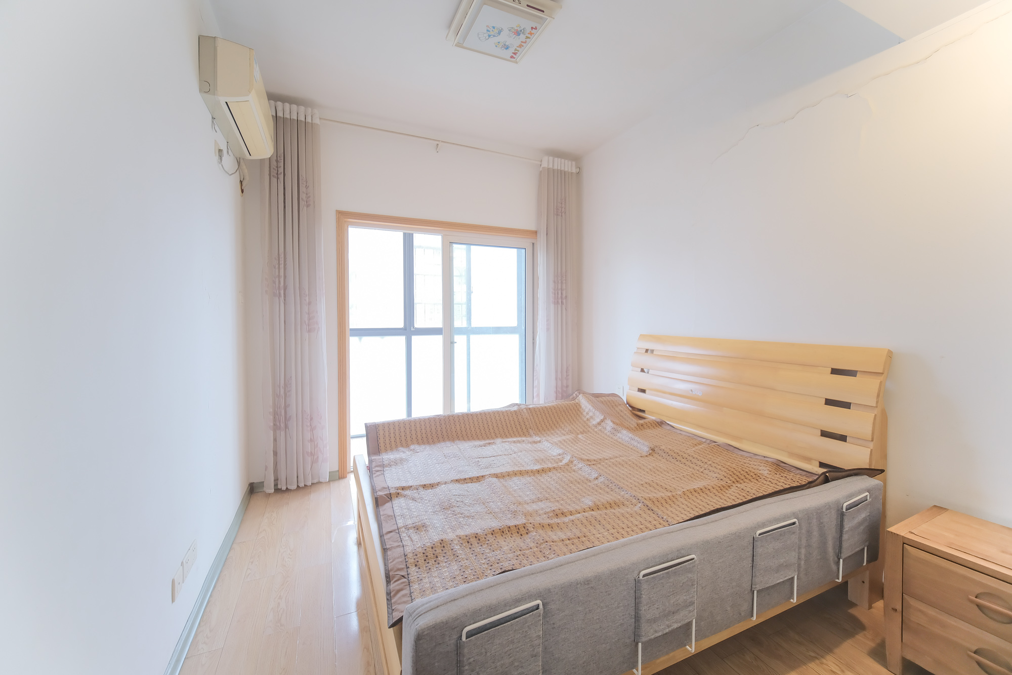 山水湾  3室2厅1卫    54.8万 山水湾  3室2厅1卫    54.8万卧室