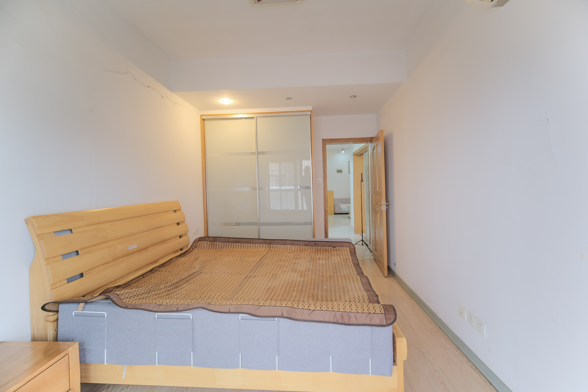 山水湾  3室2厅1卫    54.8万 山水湾  3室2厅1卫    54.8万卧室