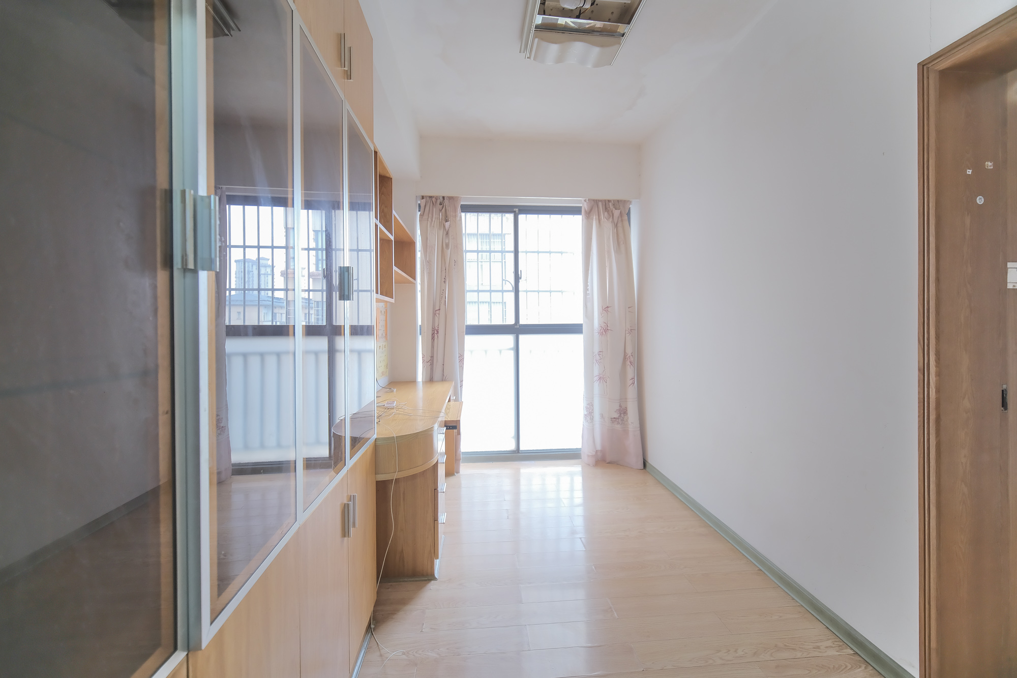 山水湾  3室2厅1卫    54.8万 山水湾  3室2厅1卫    54.8万卧室