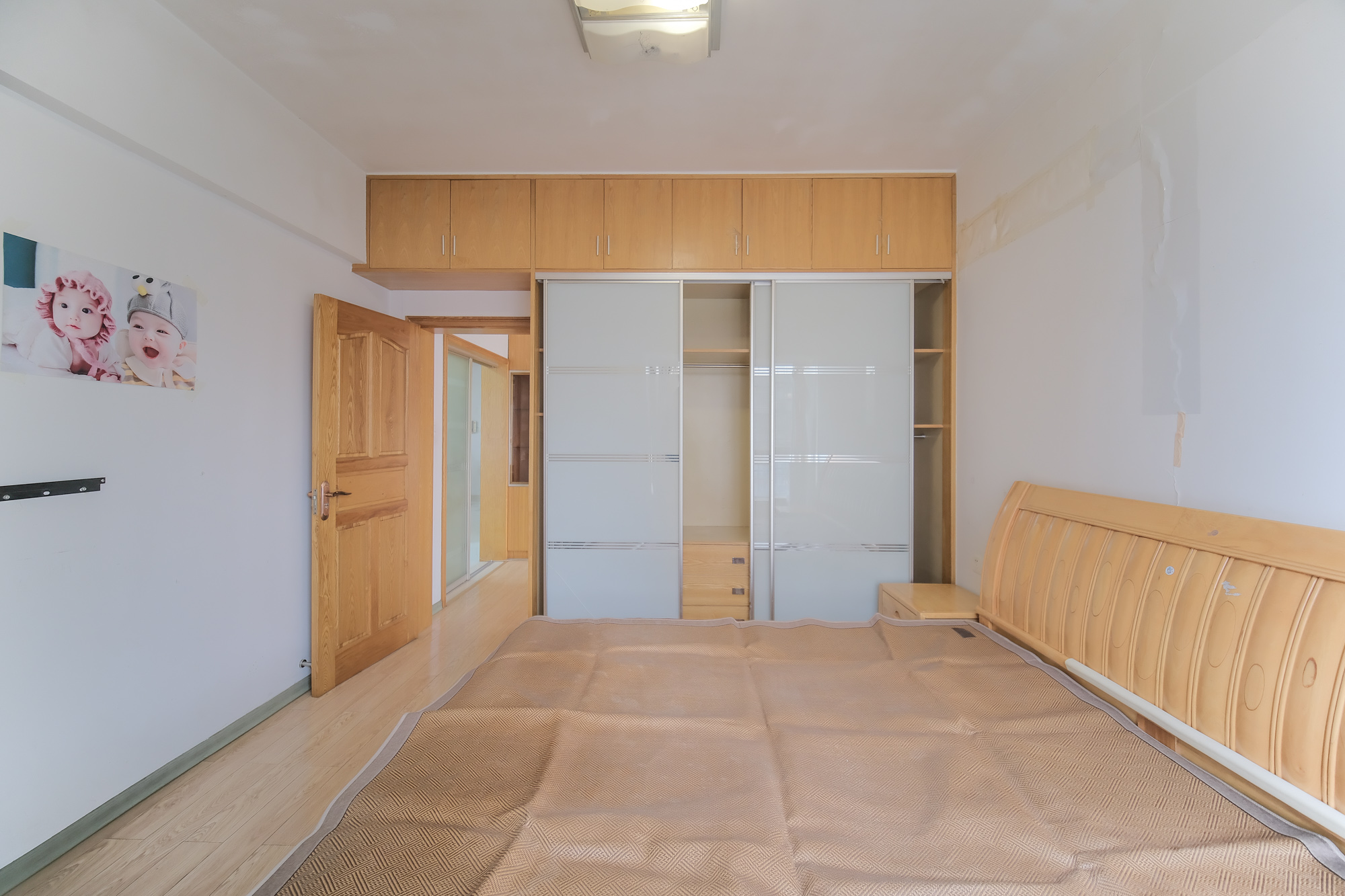 山水湾  3室2厅1卫    54.8万 山水湾  3室2厅1卫    54.8万卧室