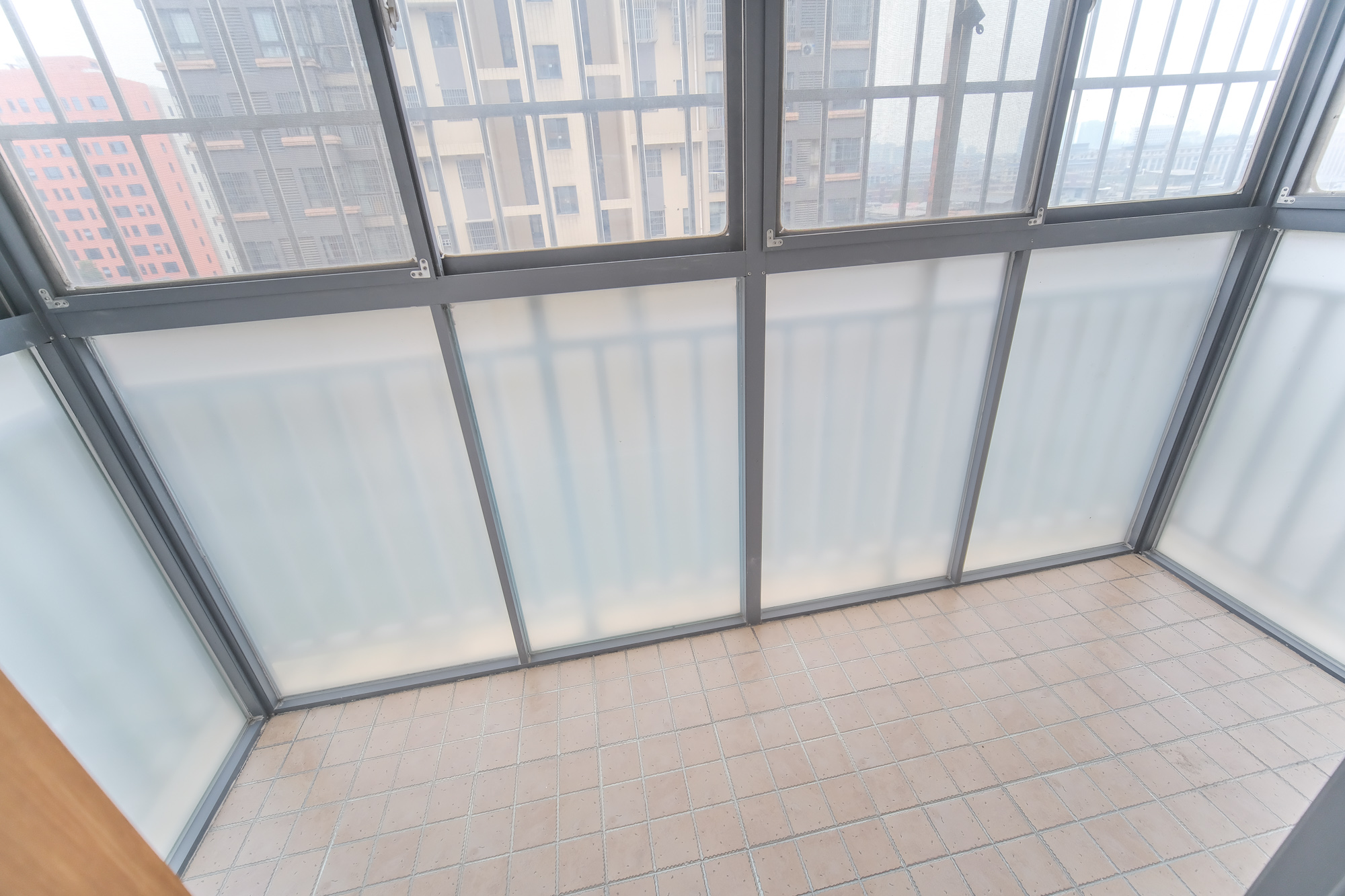 山水湾  3室2厅1卫    54.8万 山水湾  3室2厅1卫    54.8万阳台