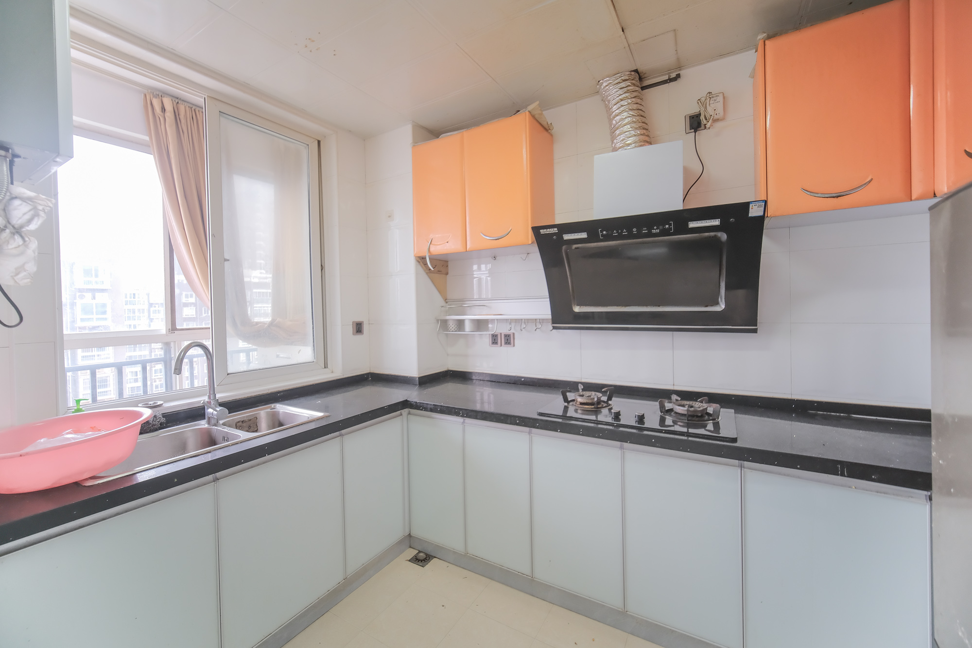 世景华庭  3室2厅2卫    90.0万 世景华庭  3室2厅2卫    90.0万厨房