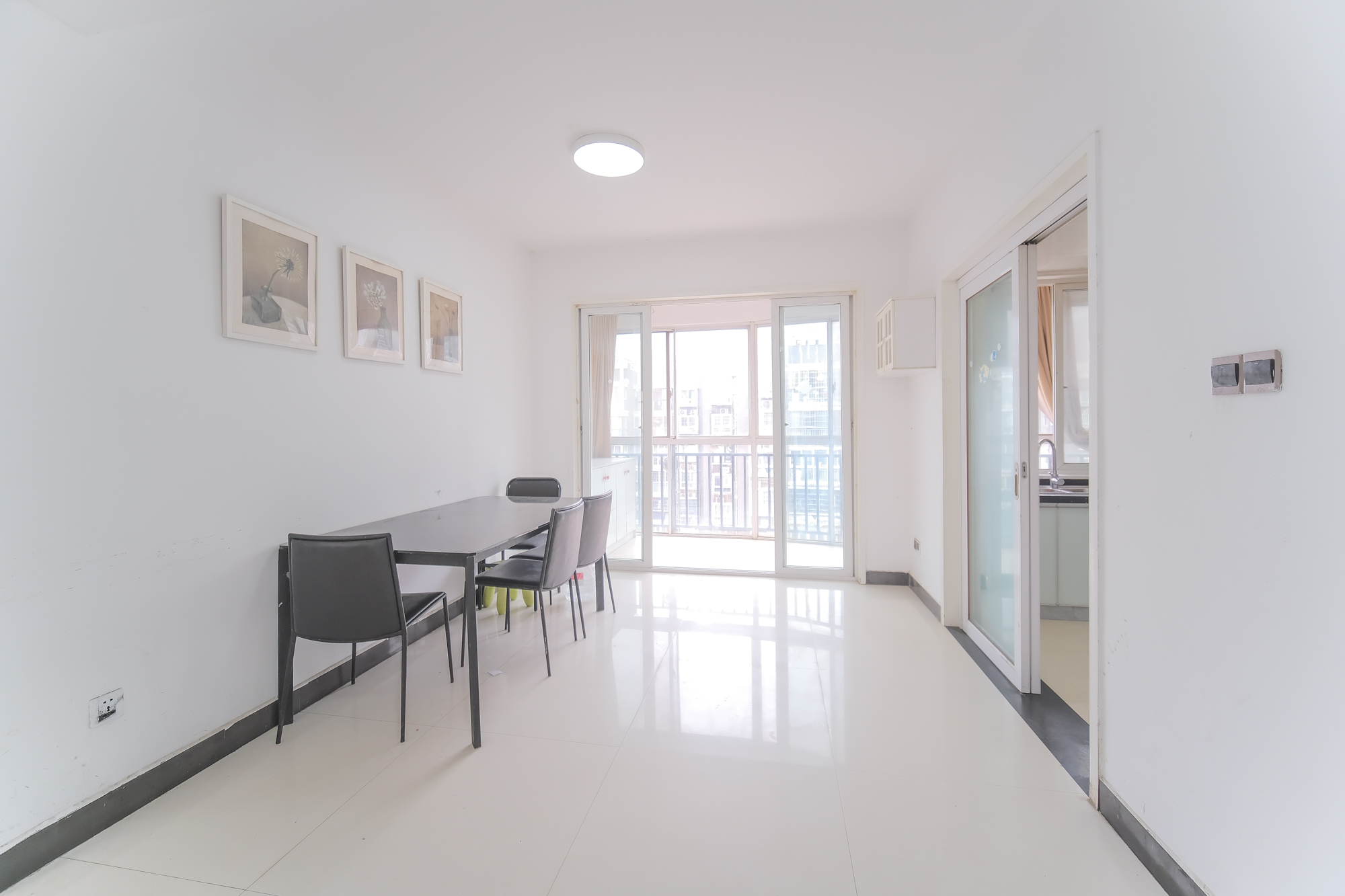 世景华庭  3室2厅2卫    90.0万 世景华庭  3室2厅2卫    90.0万客厅