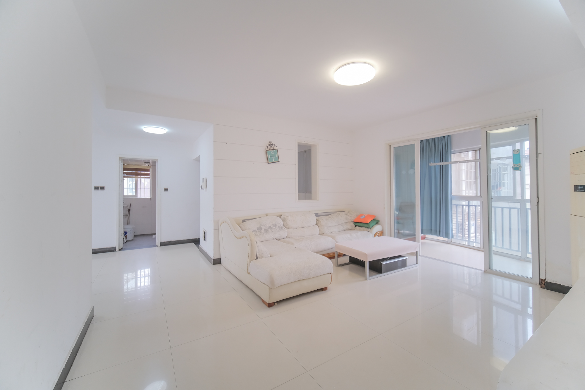 世景华庭  3室2厅2卫    90.0万 世景华庭  3室2厅2卫    90.0万客厅