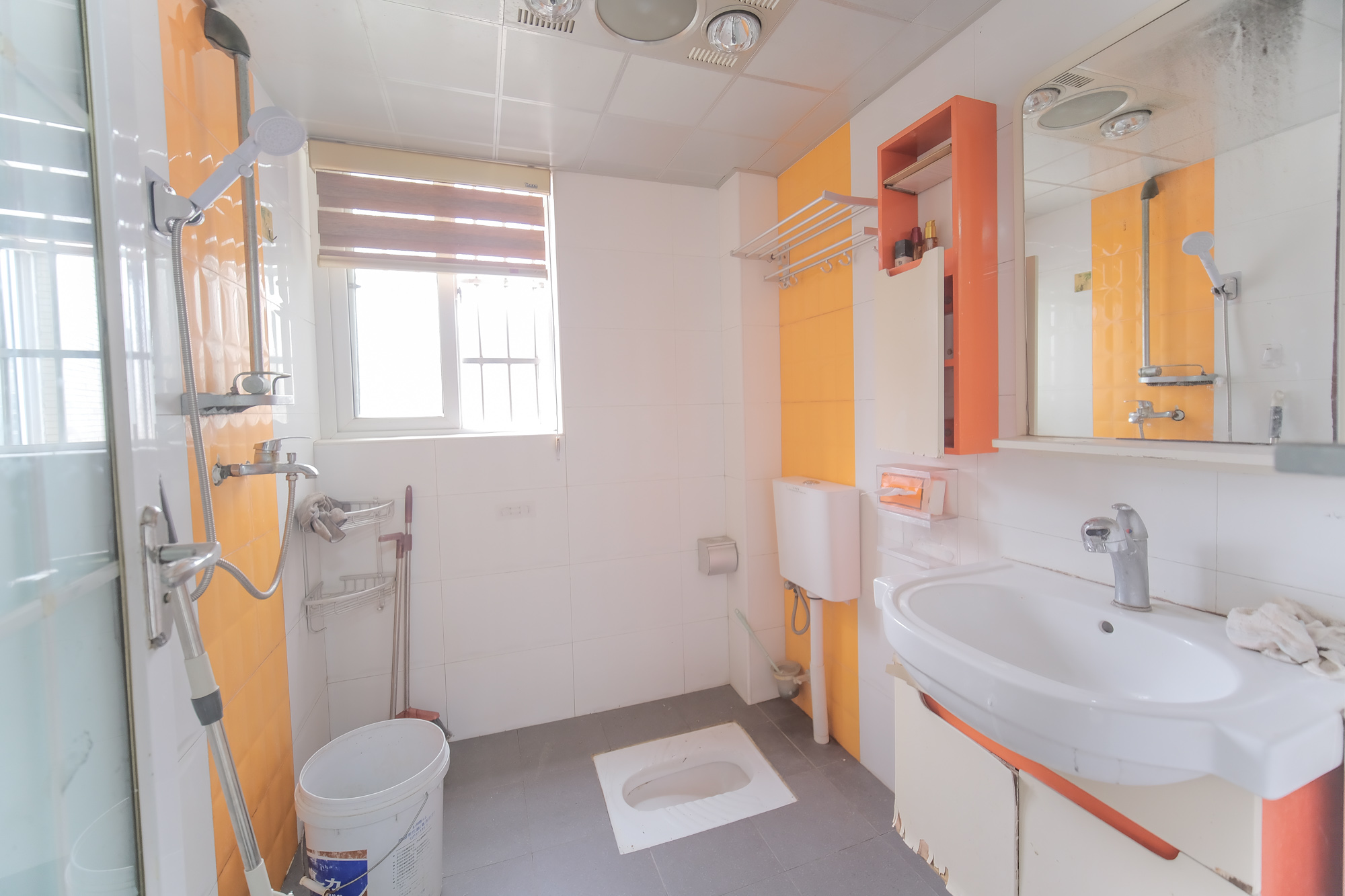 世景华庭  3室2厅2卫    90.0万 世景华庭  3室2厅2卫    90.0万卫生间