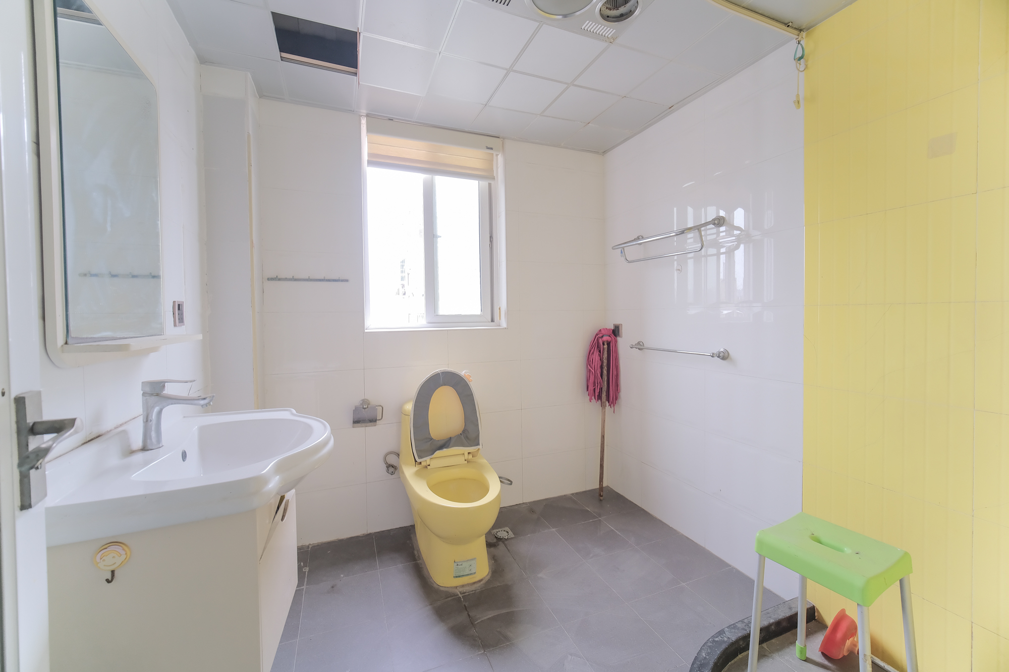 世景华庭  3室2厅2卫    90.0万 世景华庭  3室2厅2卫    90.0万卫生间