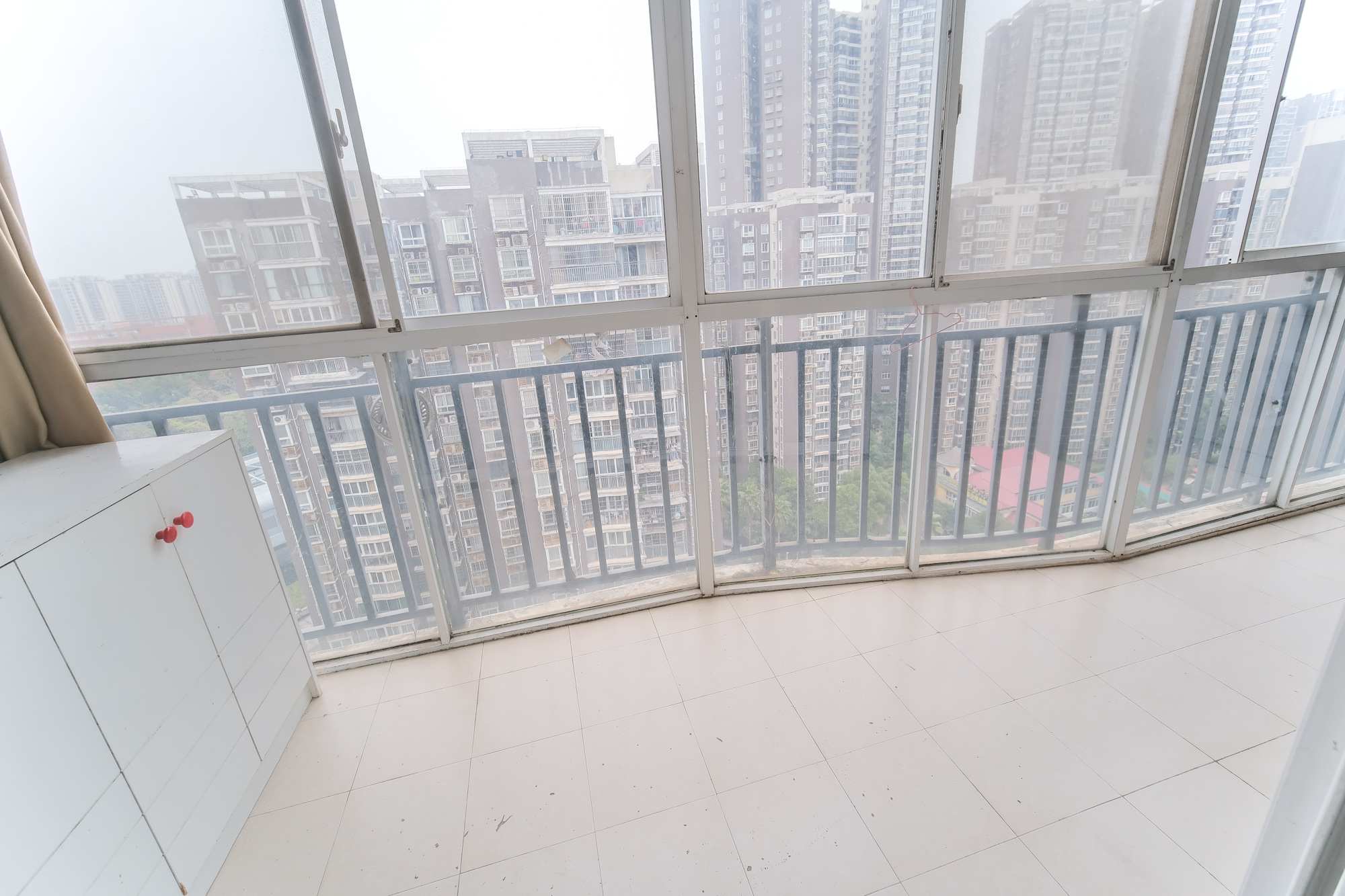 世景华庭  3室2厅2卫    90.0万 世景华庭  3室2厅2卫    90.0万阳台