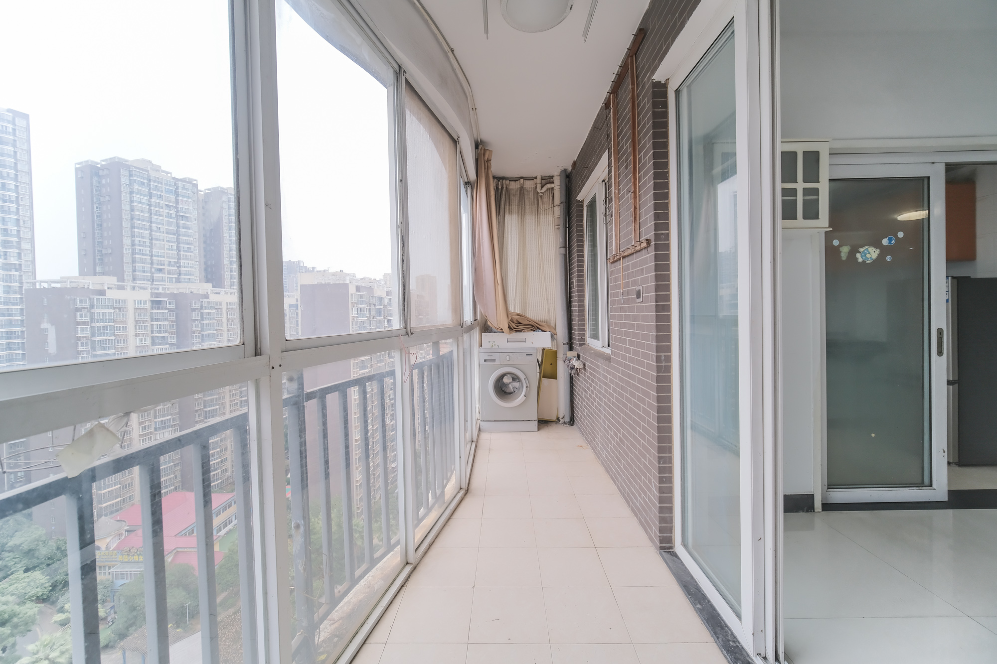 世景华庭  3室2厅2卫    90.0万 世景华庭  3室2厅2卫    90.0万阳台